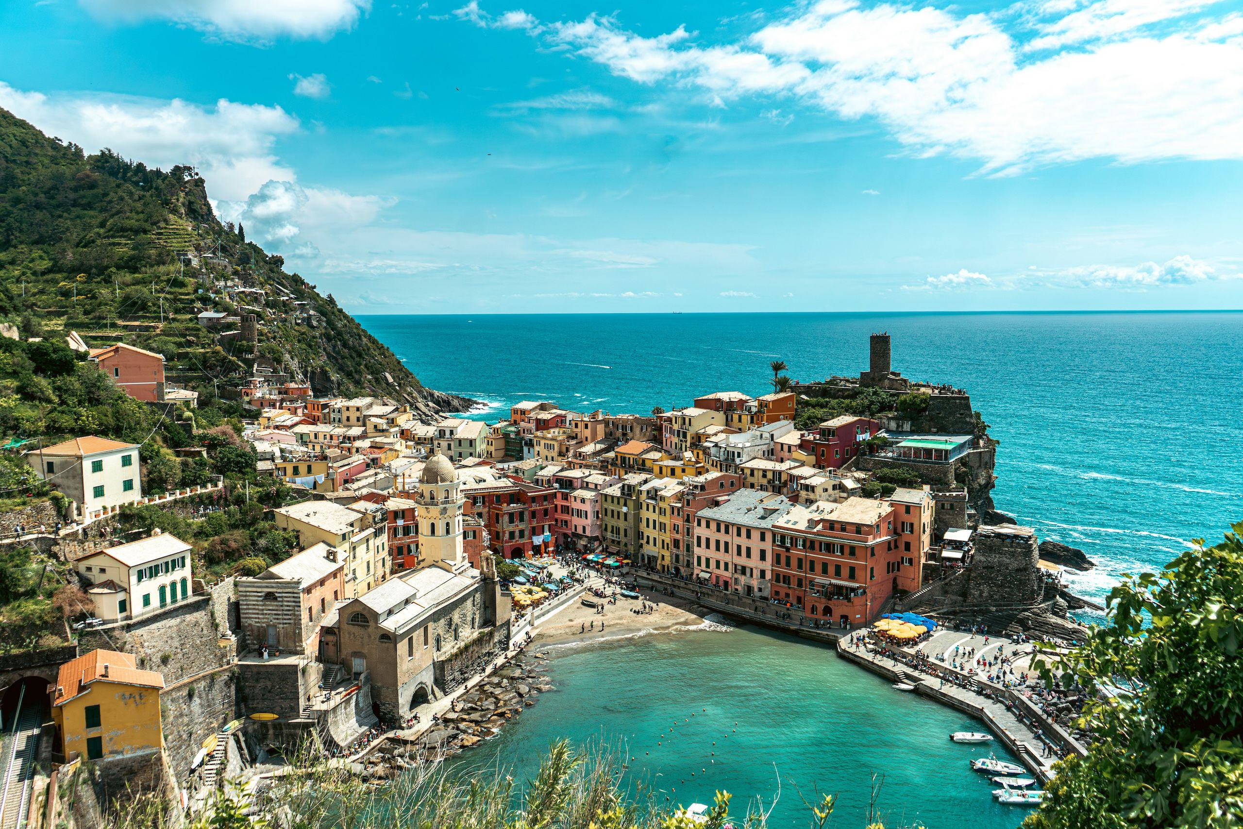 Colorful cliffside buildings overlooking the sea in Vernazza, one of the iconic villages of Cinque Terre, Italy