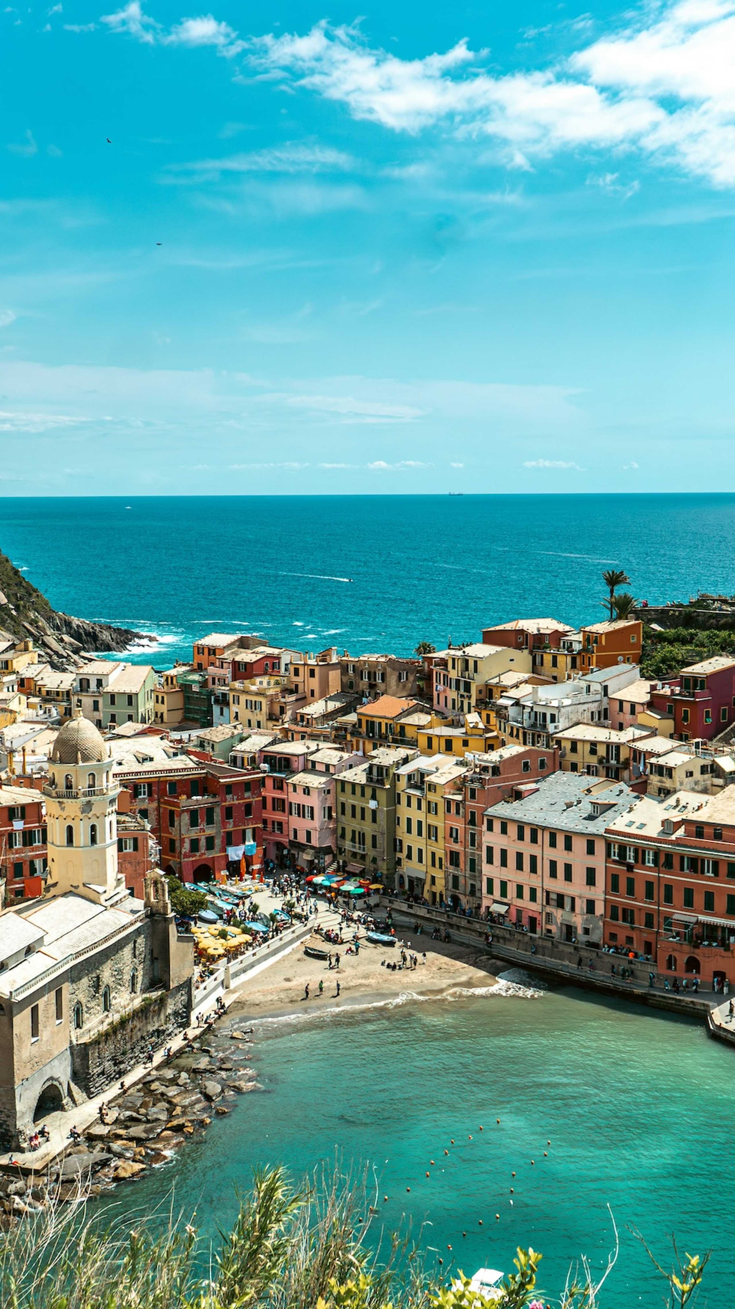 Colorful cliffside buildings overlooking the sea in Vernazza, one of the iconic villages of Cinque Terre, Italy