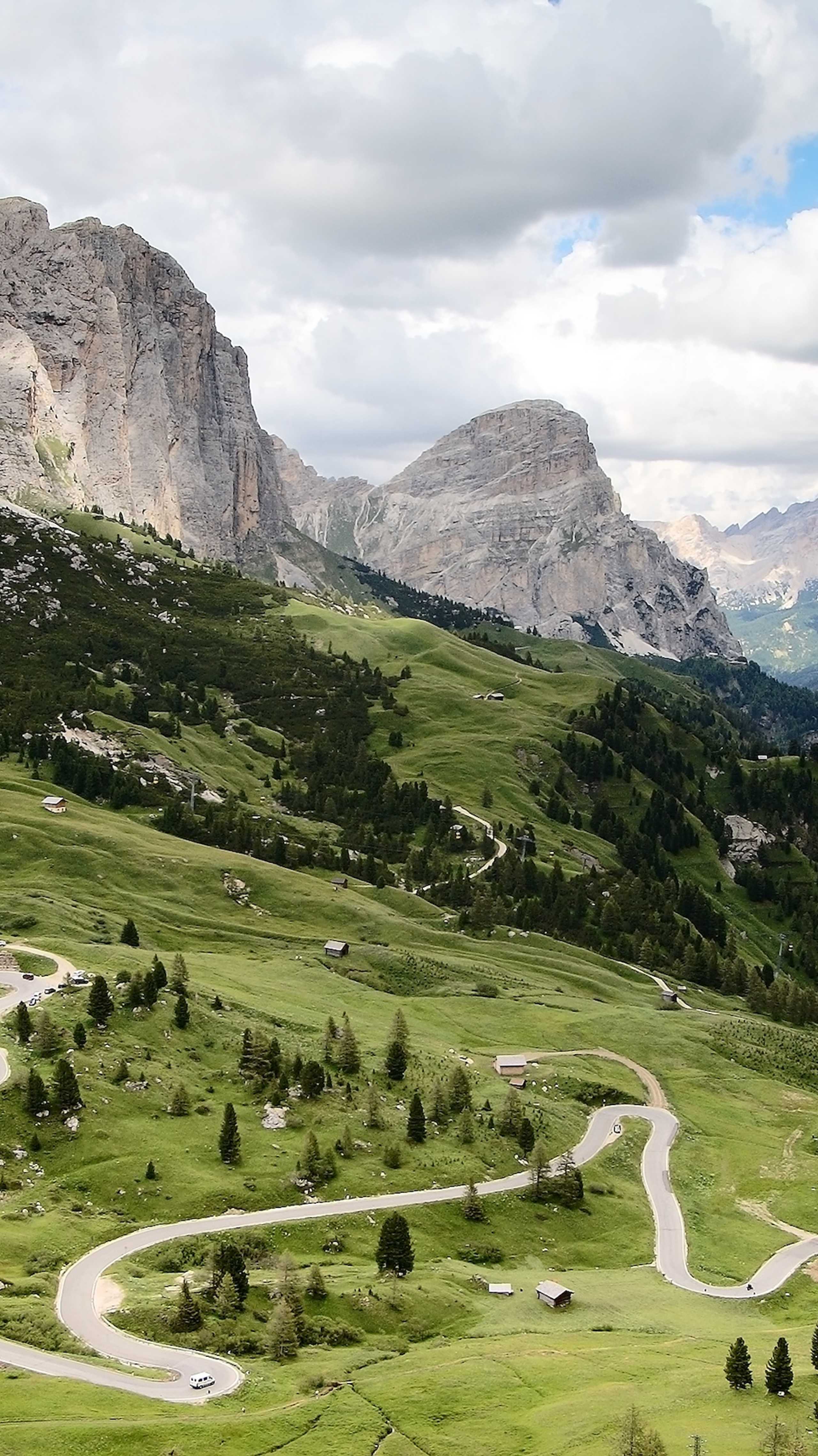 Den svingete veien i Dolomittene, på vei ned Val Gardena