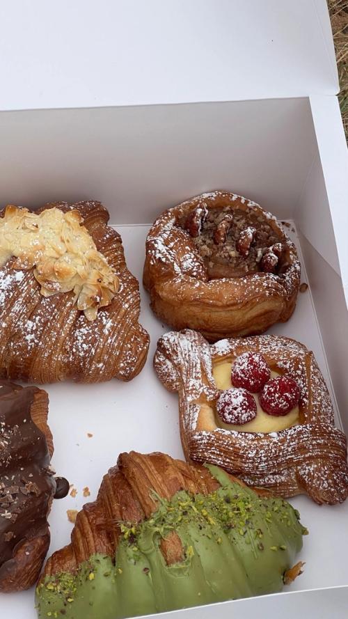 Box of 6 mixed pastries