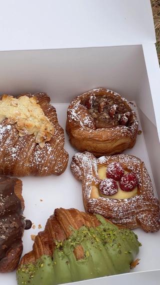 Box of 6 mixed pastries