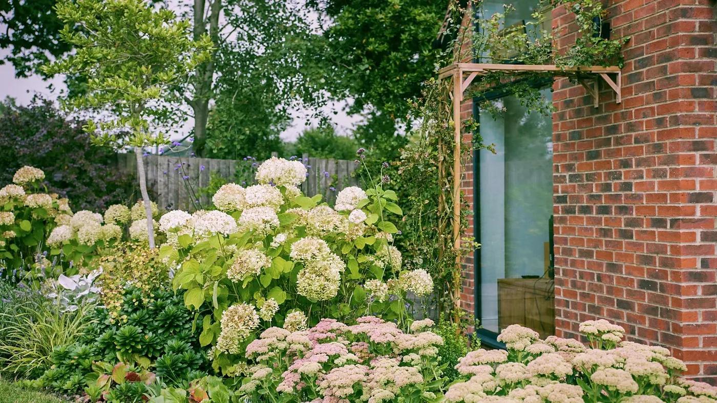 English Cottage Garden