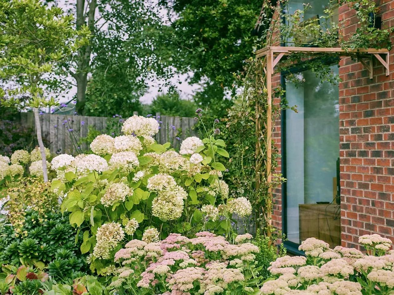 English Cottage Garden