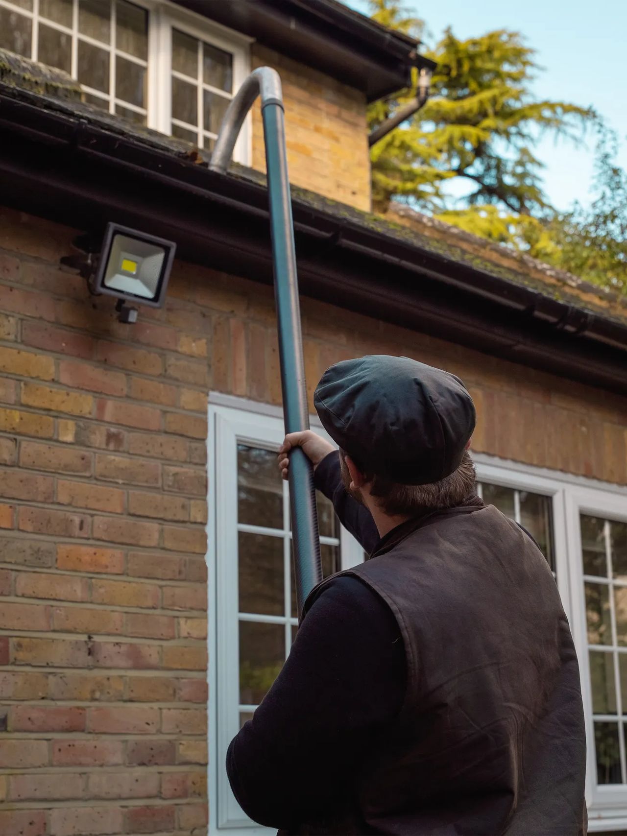 A Willow Alexander team clearing gutters from the ground with a SkyVac, 3
