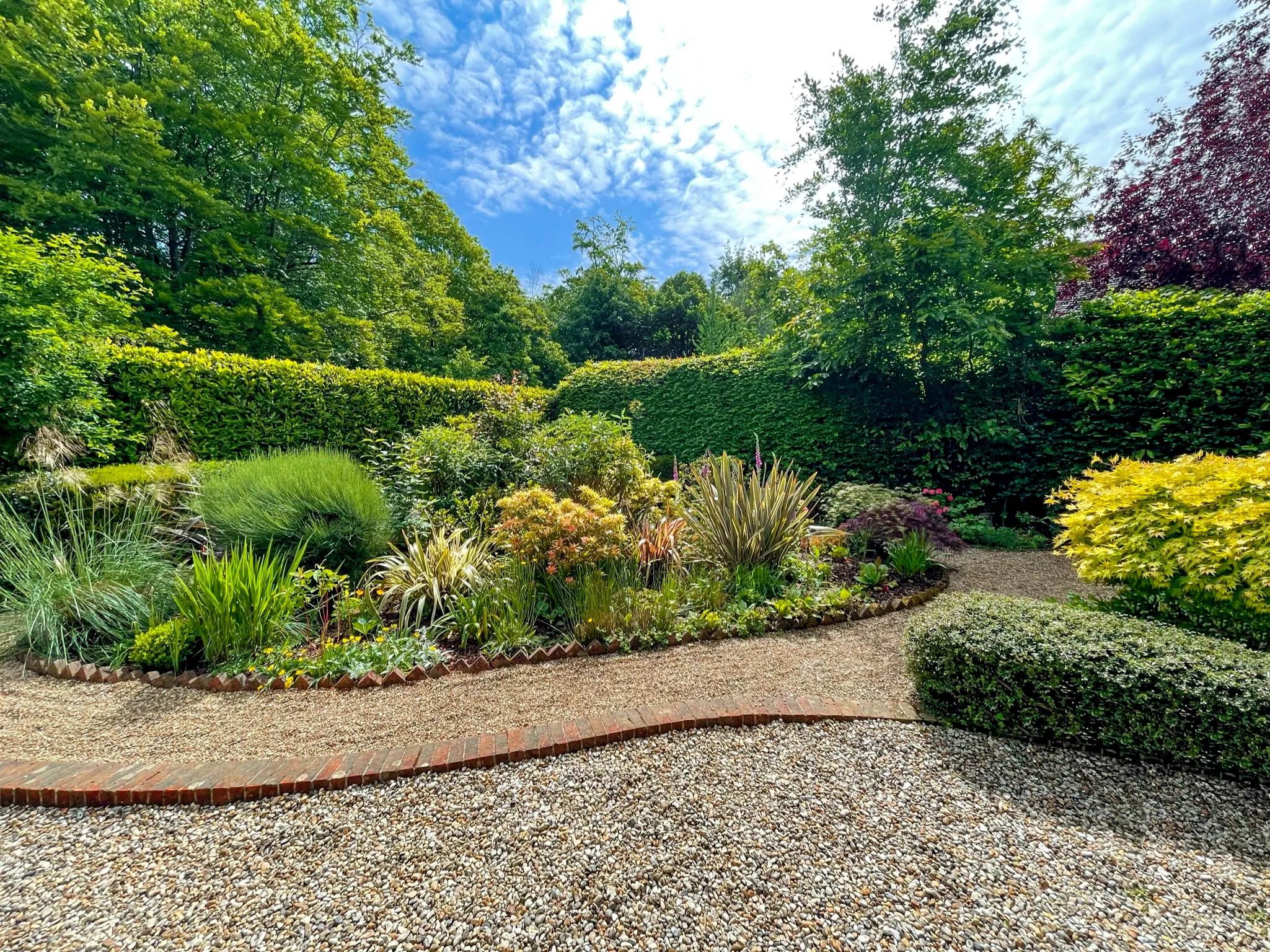 Sevenoaks, Build completion
