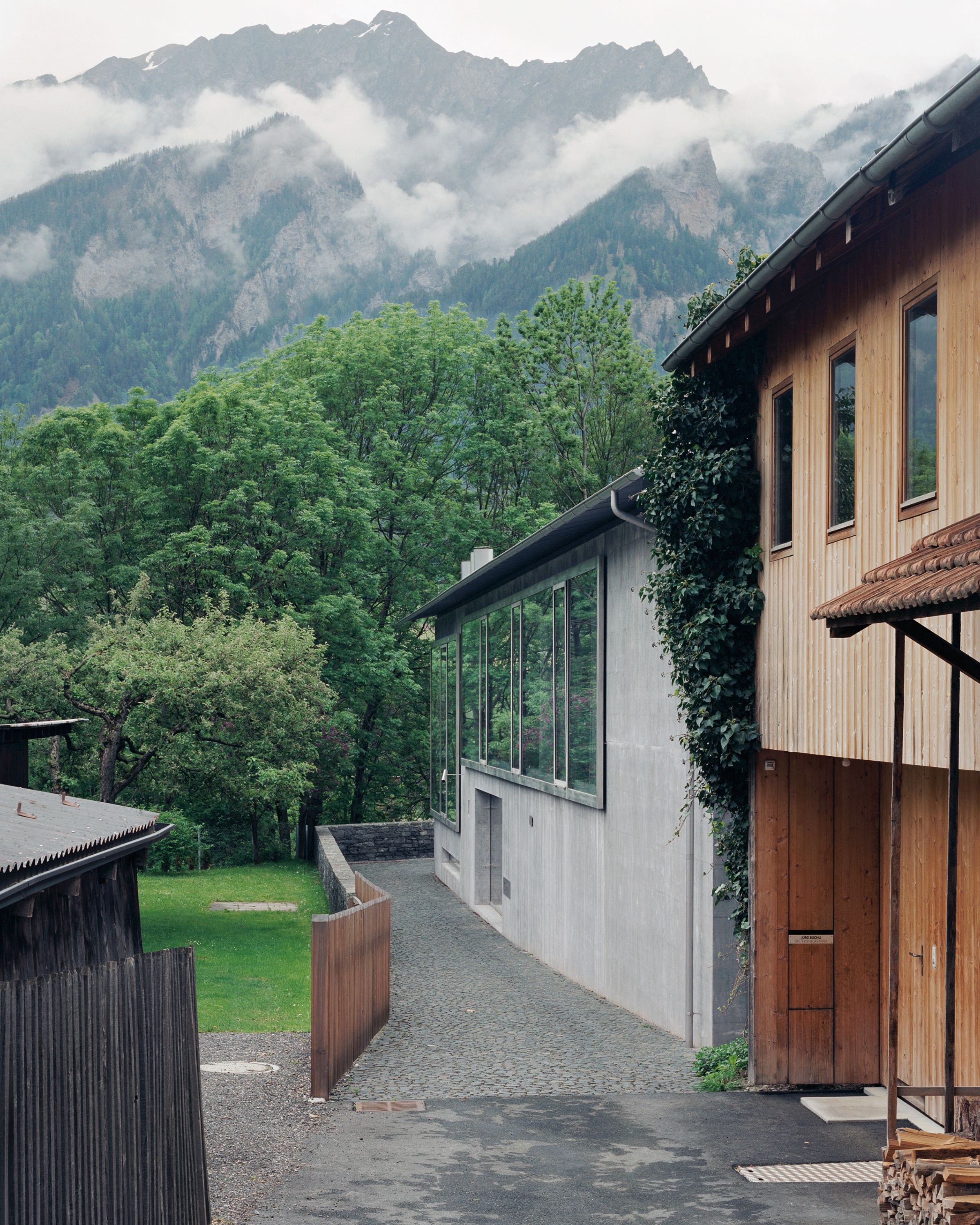 image-3cf81c83b60eafcde35ff6b1527726750de45bb3-2400x3000-jpg