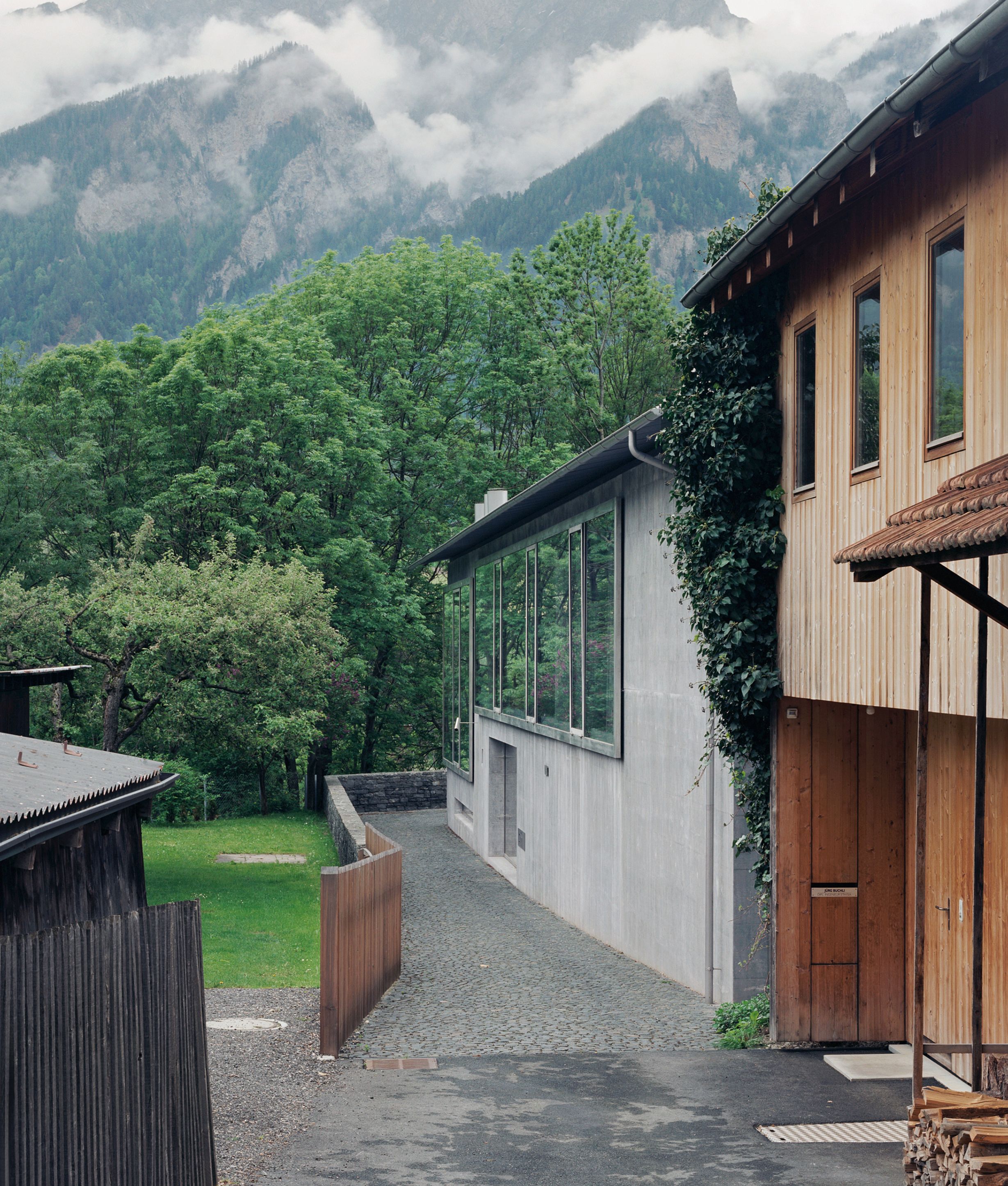 image-3cf81c83b60eafcde35ff6b1527726750de45bb3-2400x3000-jpg