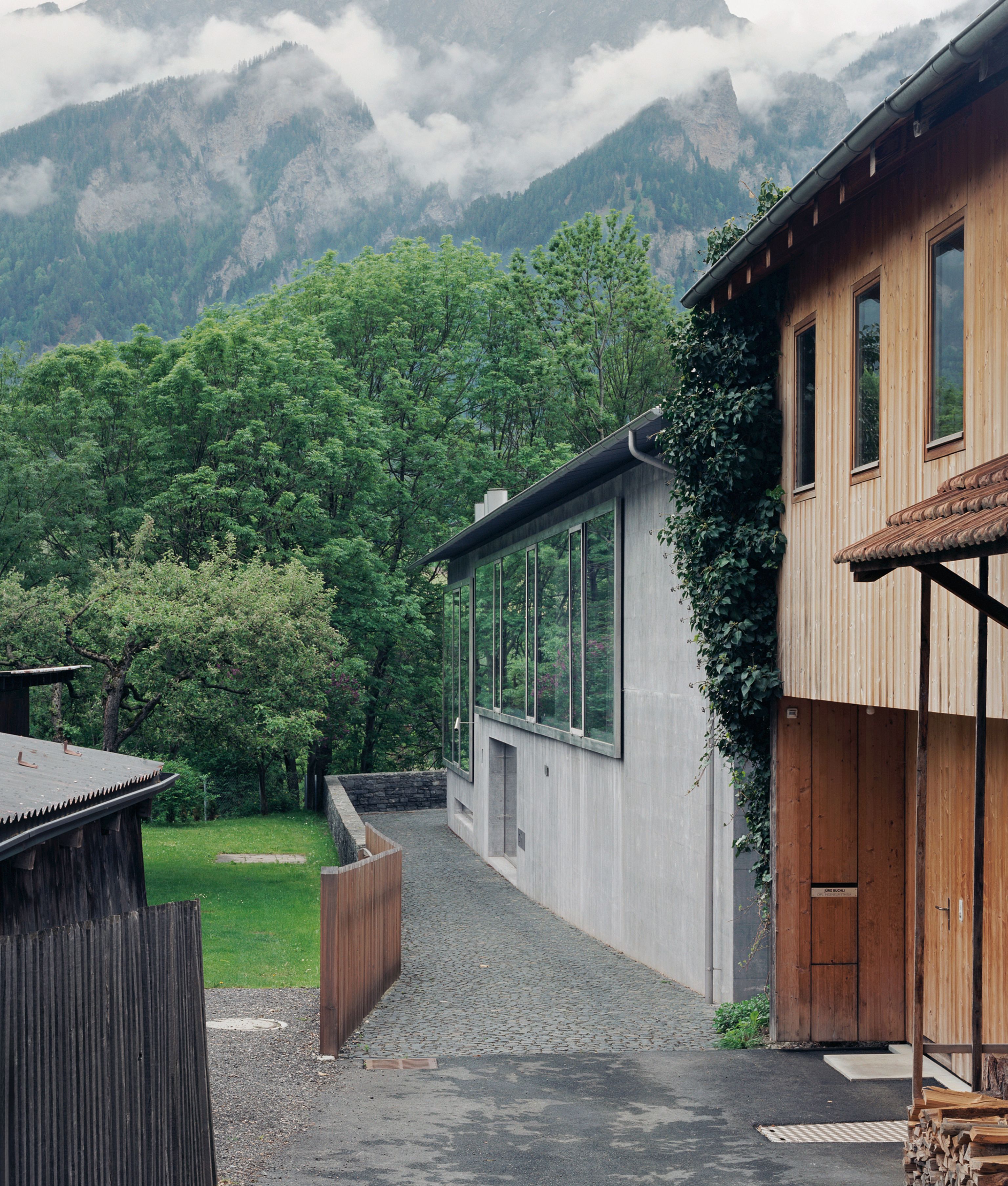 image-3cf81c83b60eafcde35ff6b1527726750de45bb3-2400x3000-jpg