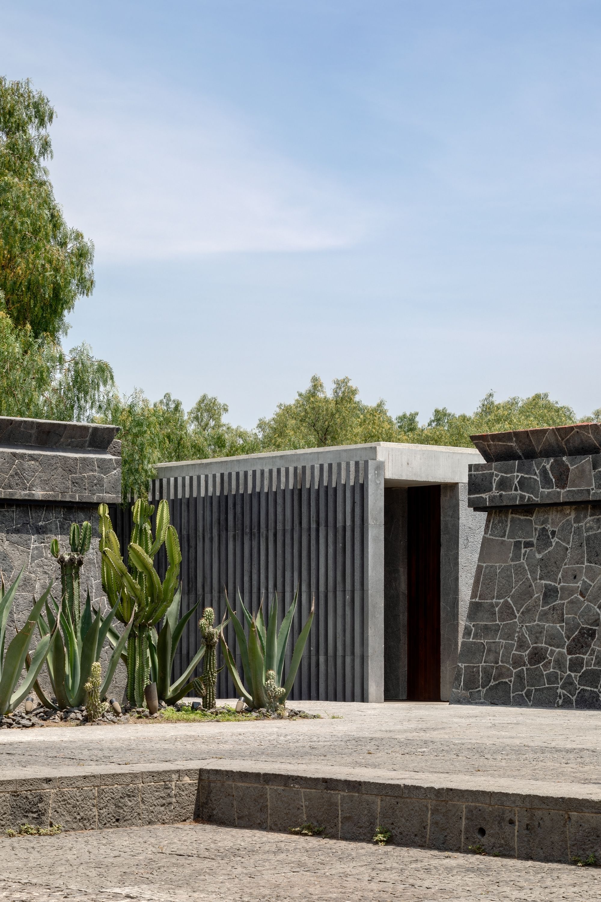 image-40b3056b19a3c79697293a10258dee996c107c1f-2000x3000-jpg