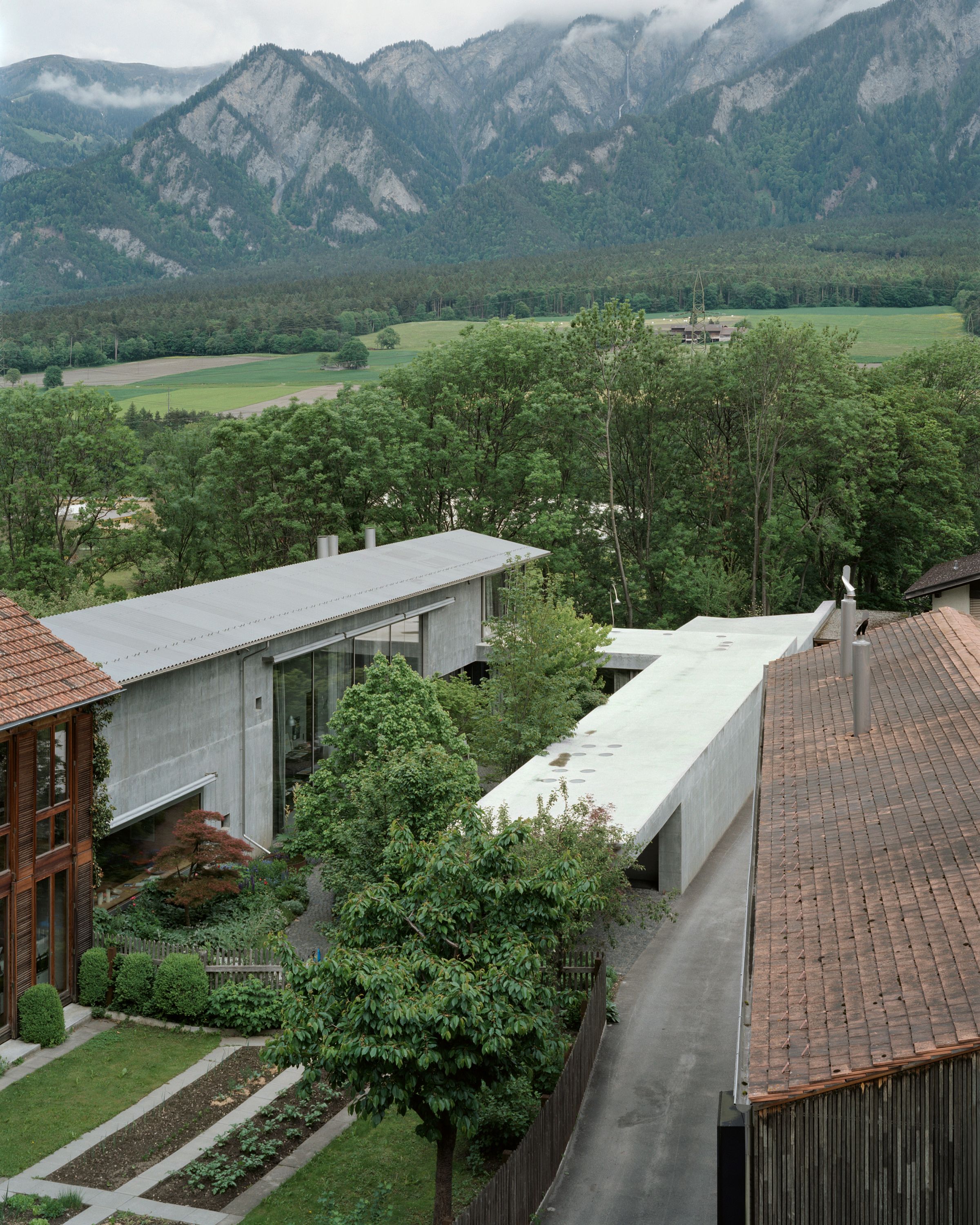 image-af855a0f039dfe7666108ef024c2bfe1db4bcb6f-2400x3000-jpg