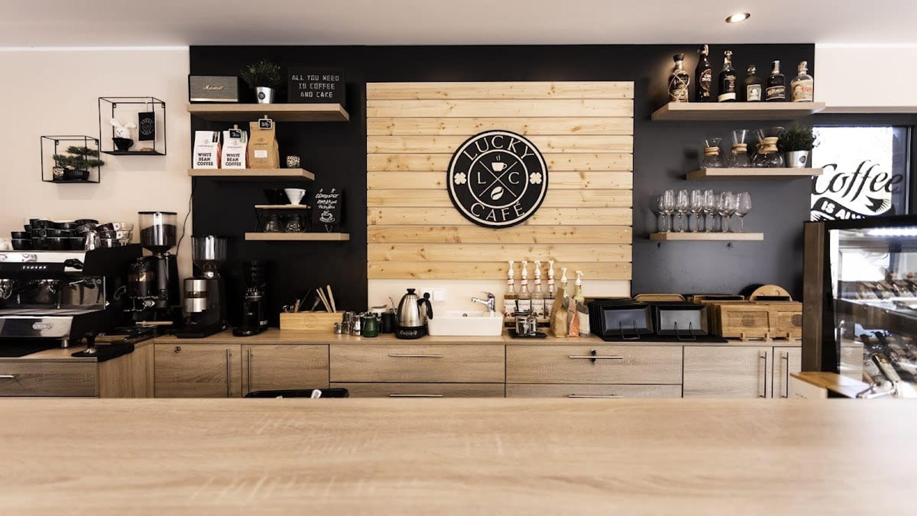 Lucky Café - photo 3