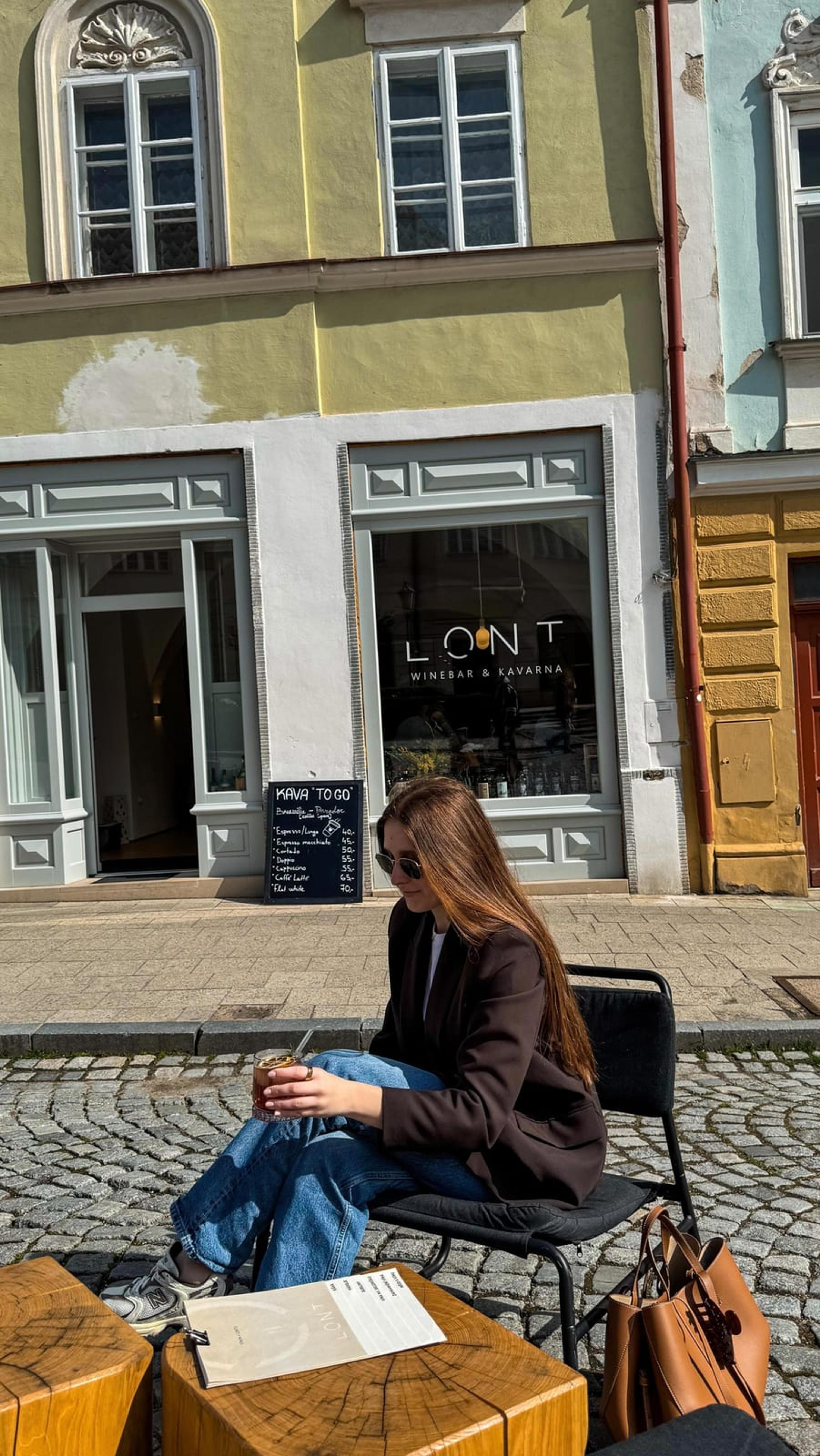 LONT winebar & kavárna - photo 2