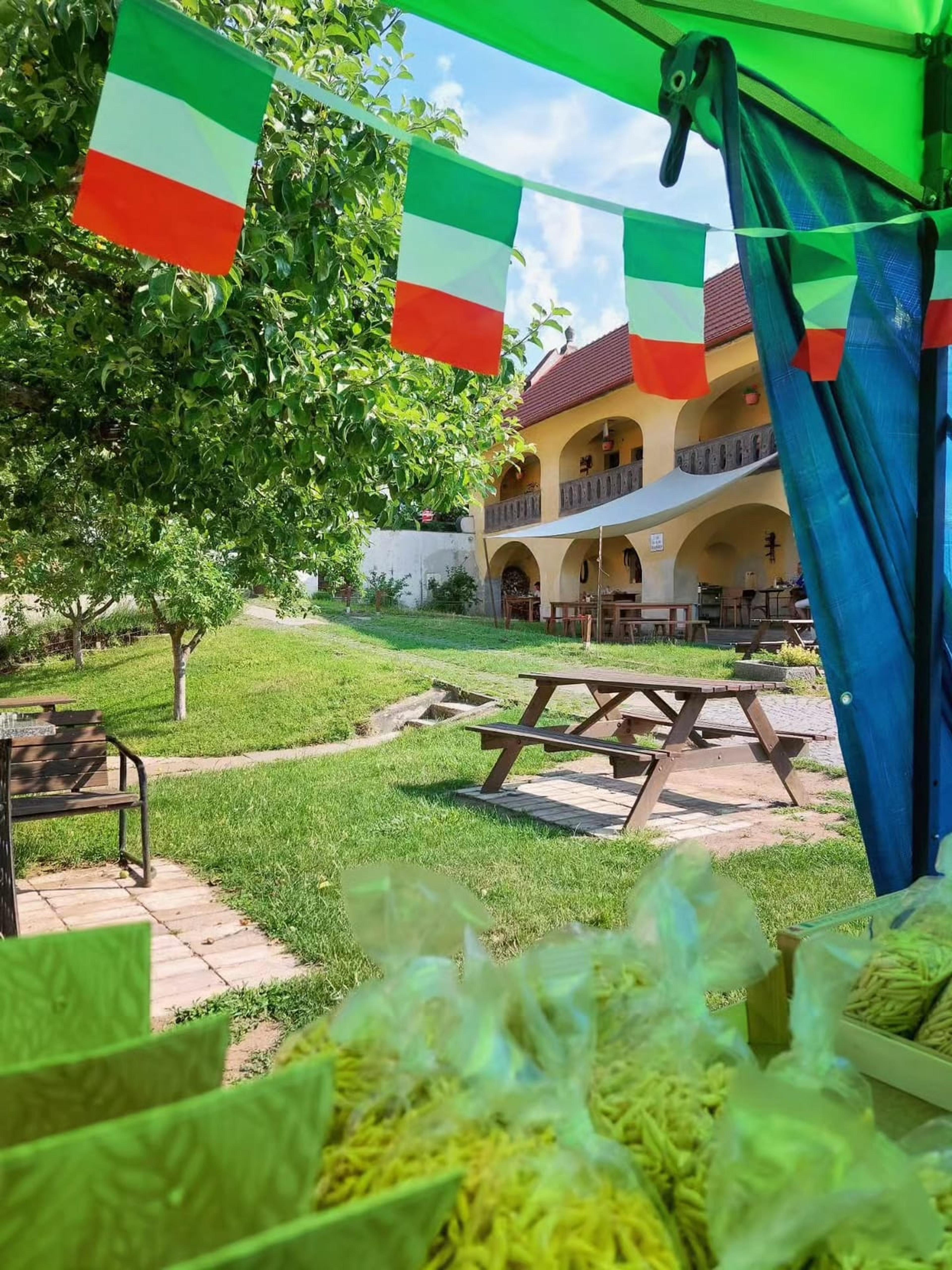 Kavárna Pod pavlačí - photo 2