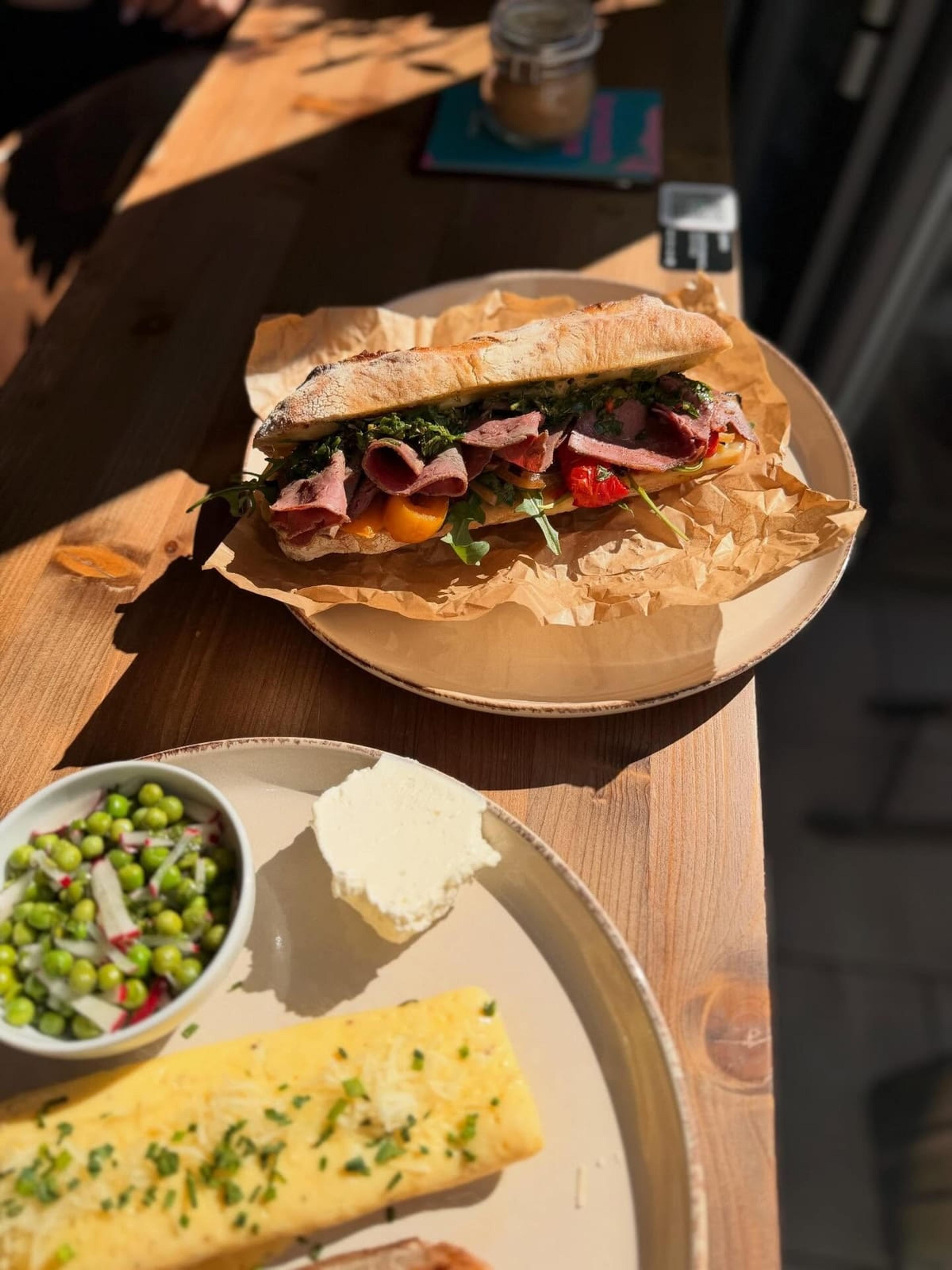 Kavárna & bistro Karma - photo 2
