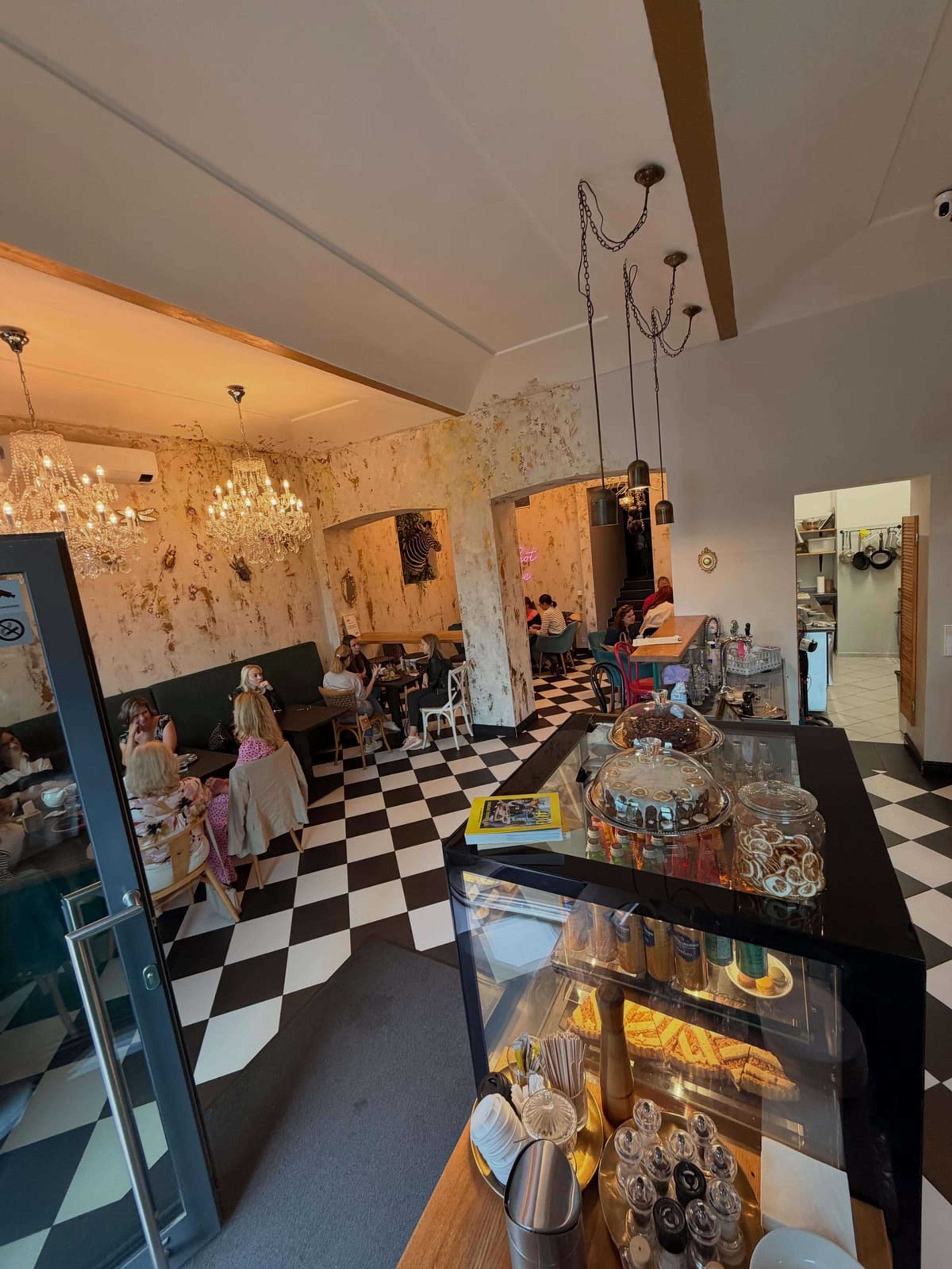 Spot Bistro - photo 2
