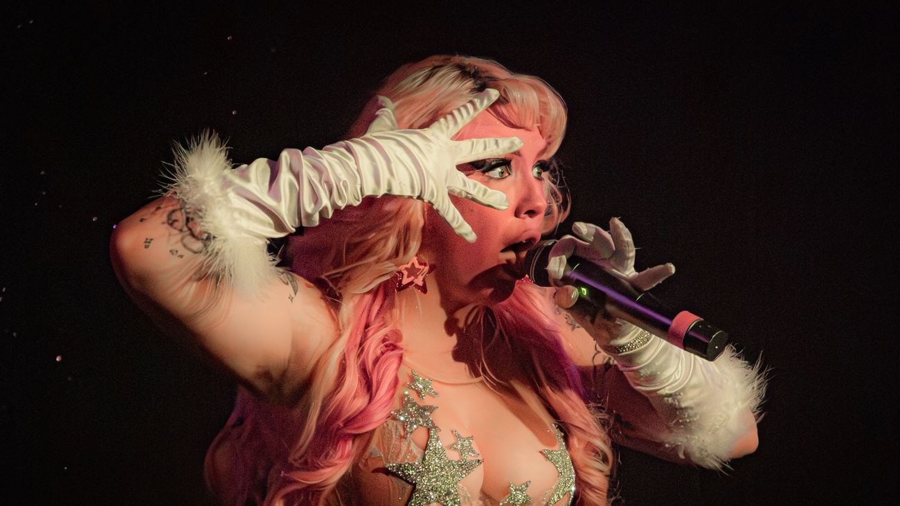 Chlapecka at Modus Berlin 2026: a drag opener, rhinestoned CDs and "Brain"