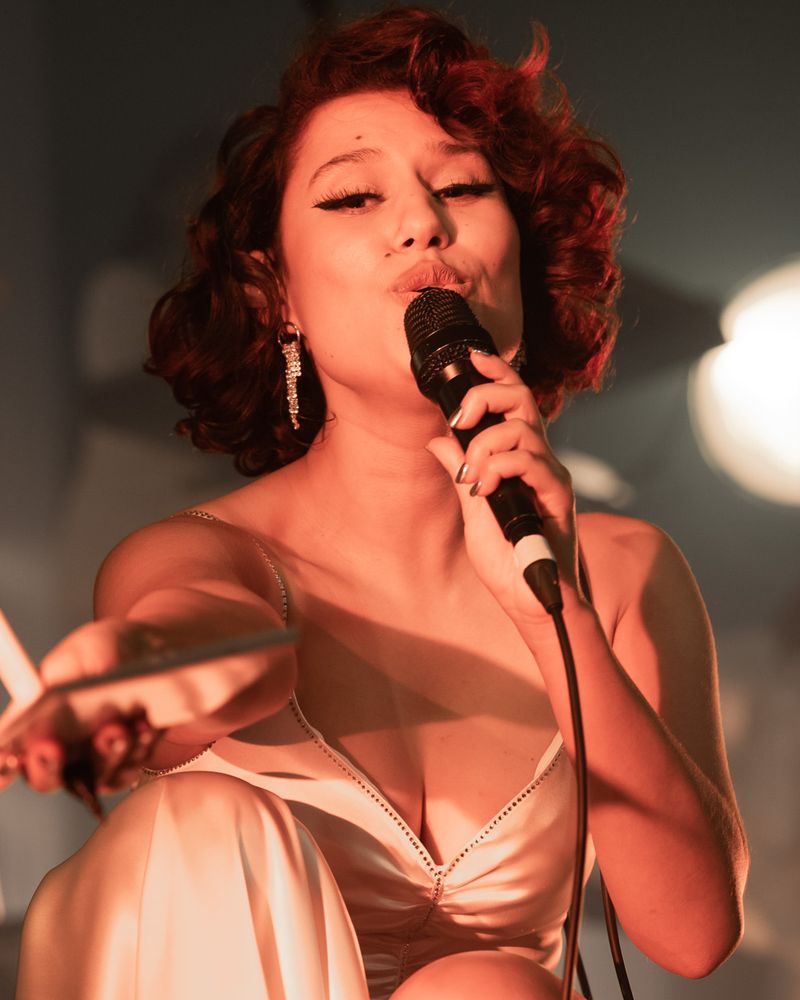 Two full Raye shows are online right now, and together they explain the hype