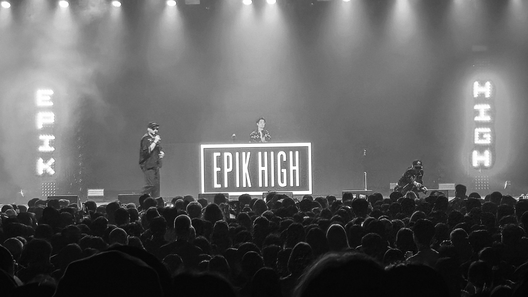 Epik High stopped their own show so nobody got left outside