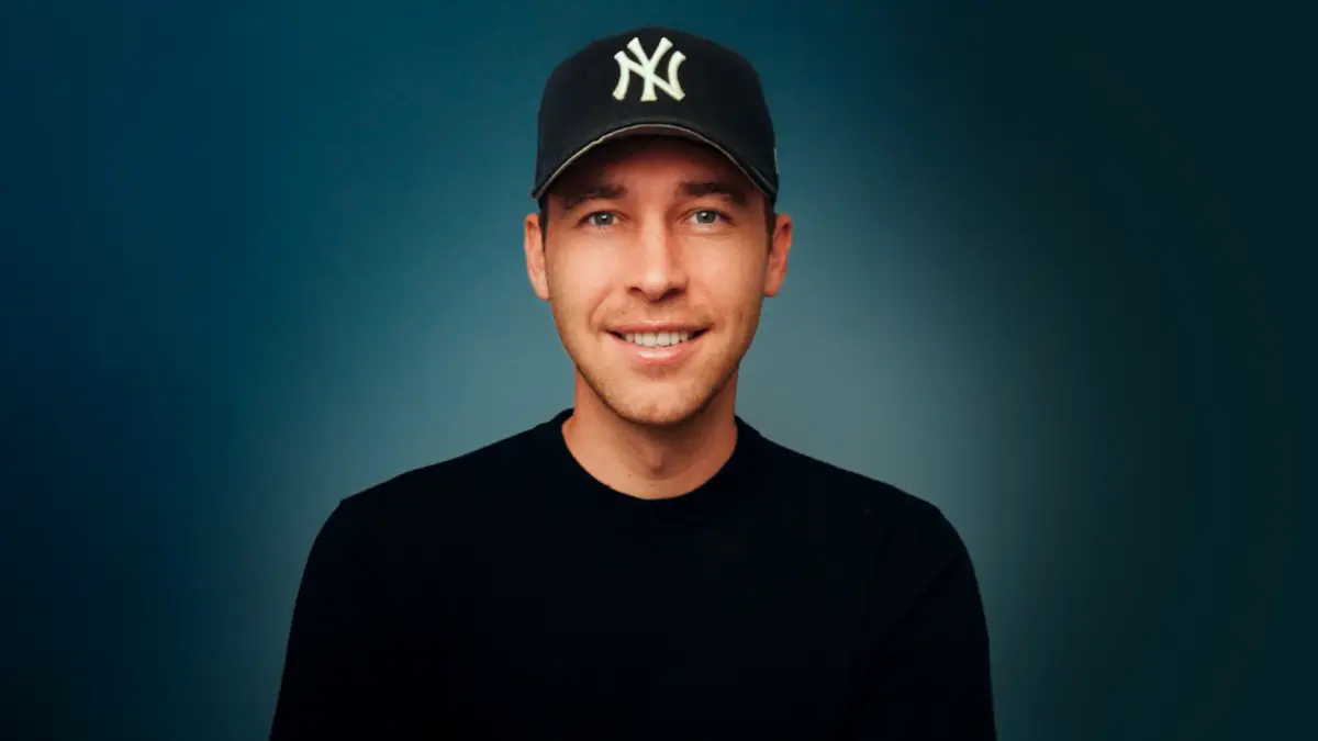 Default image description