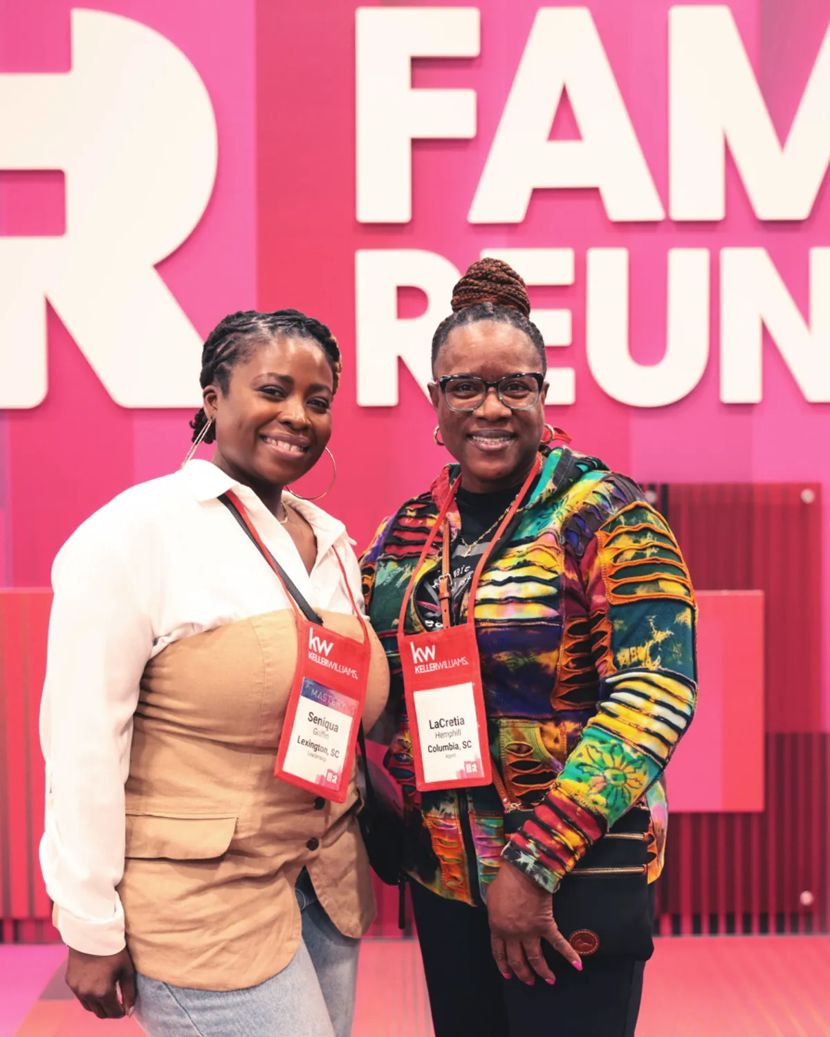 Two FR attendees pose for a photo