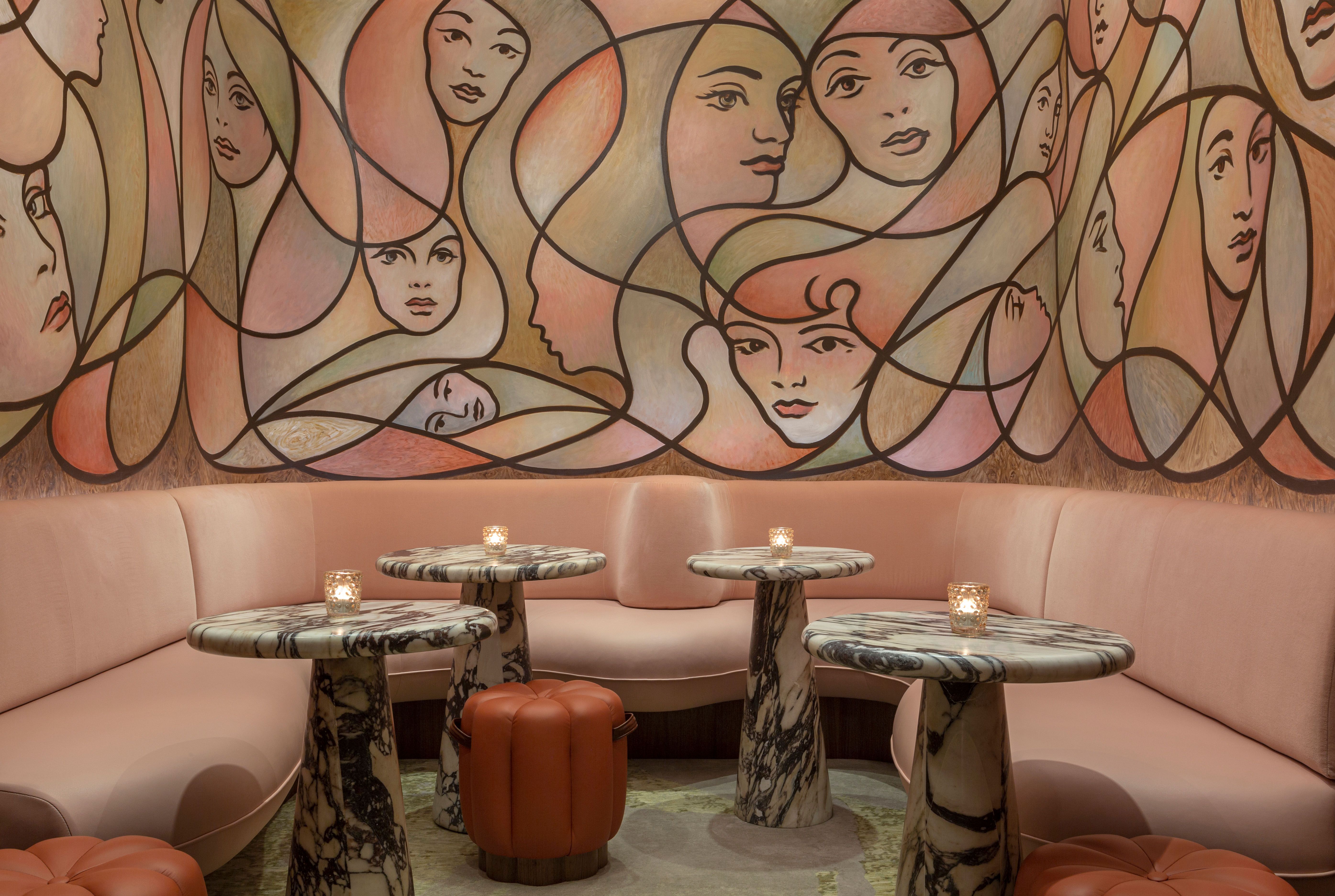 THE BERKELEY BAR , LONDON, UNITED KINGDOM