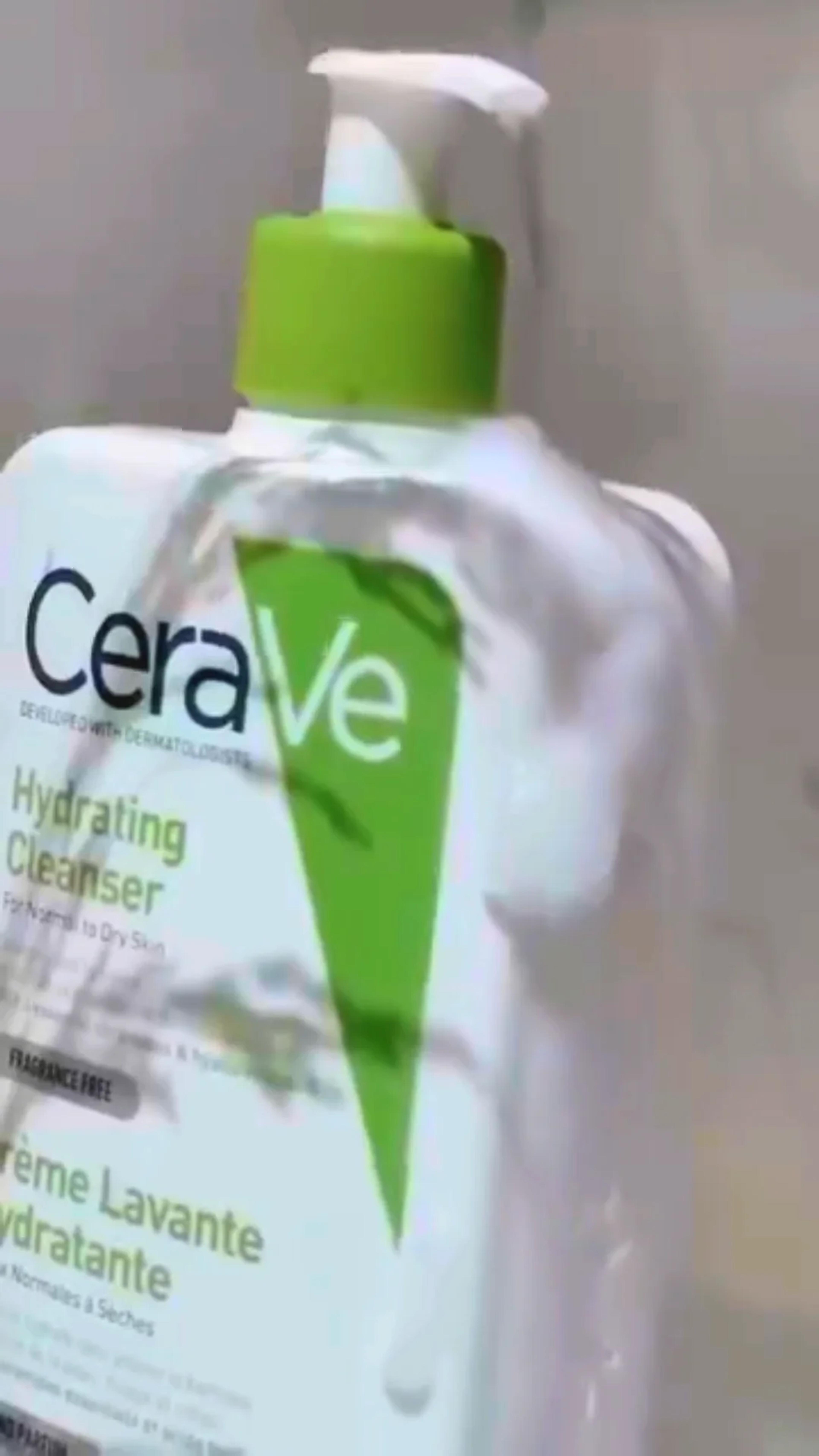 Cerave Hydrating facial cleanser - 236 ml image 1