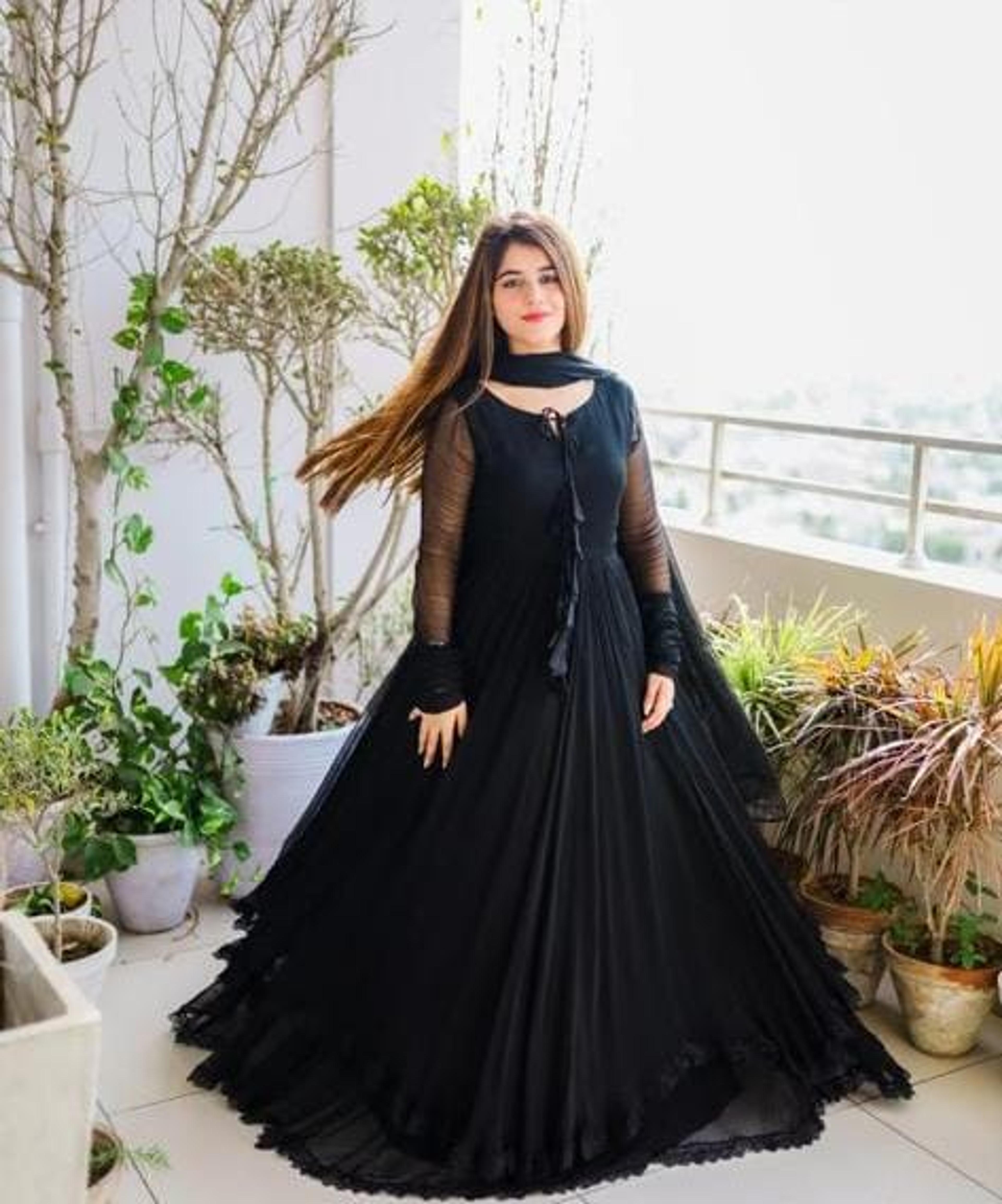 The Ultimate Guide to Choosing the Perfect Party Dress in Pakistan