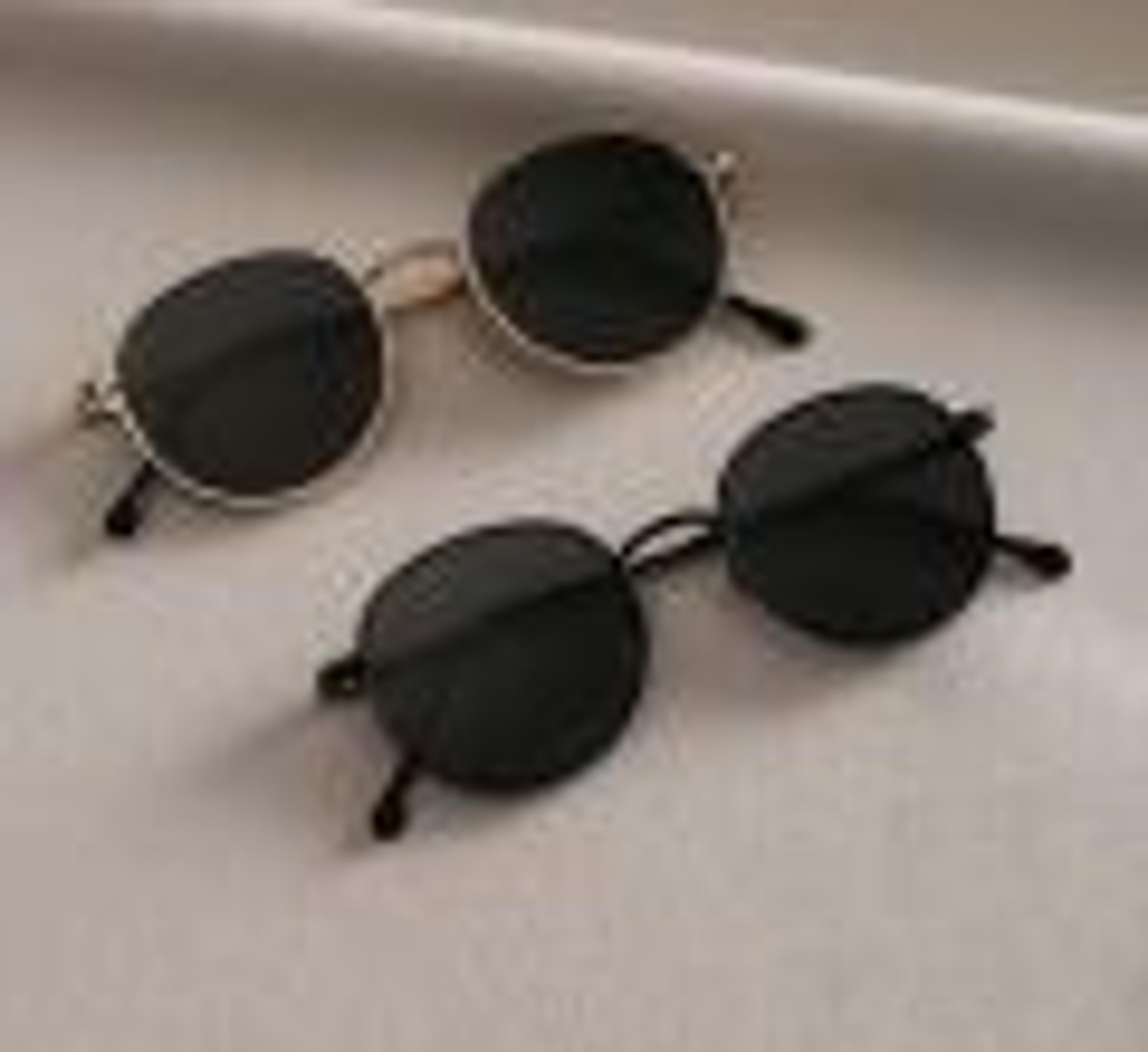 "2Pcs Retro Stylish Sunglasses for Girls - Trendy, Fashionable & UV Protection Shades" image 1