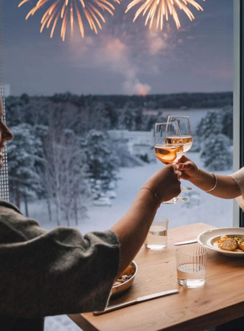 Uusivuosi kattojen yllä