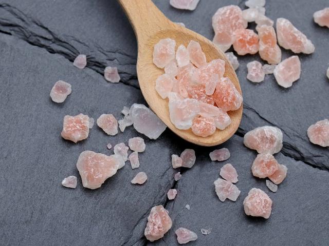 Pink salt in a wooden spoon
