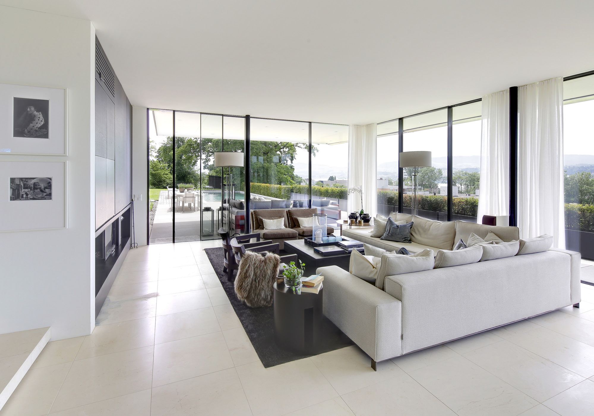 Living room with sofas and large glass front – Single-family house in Meilen