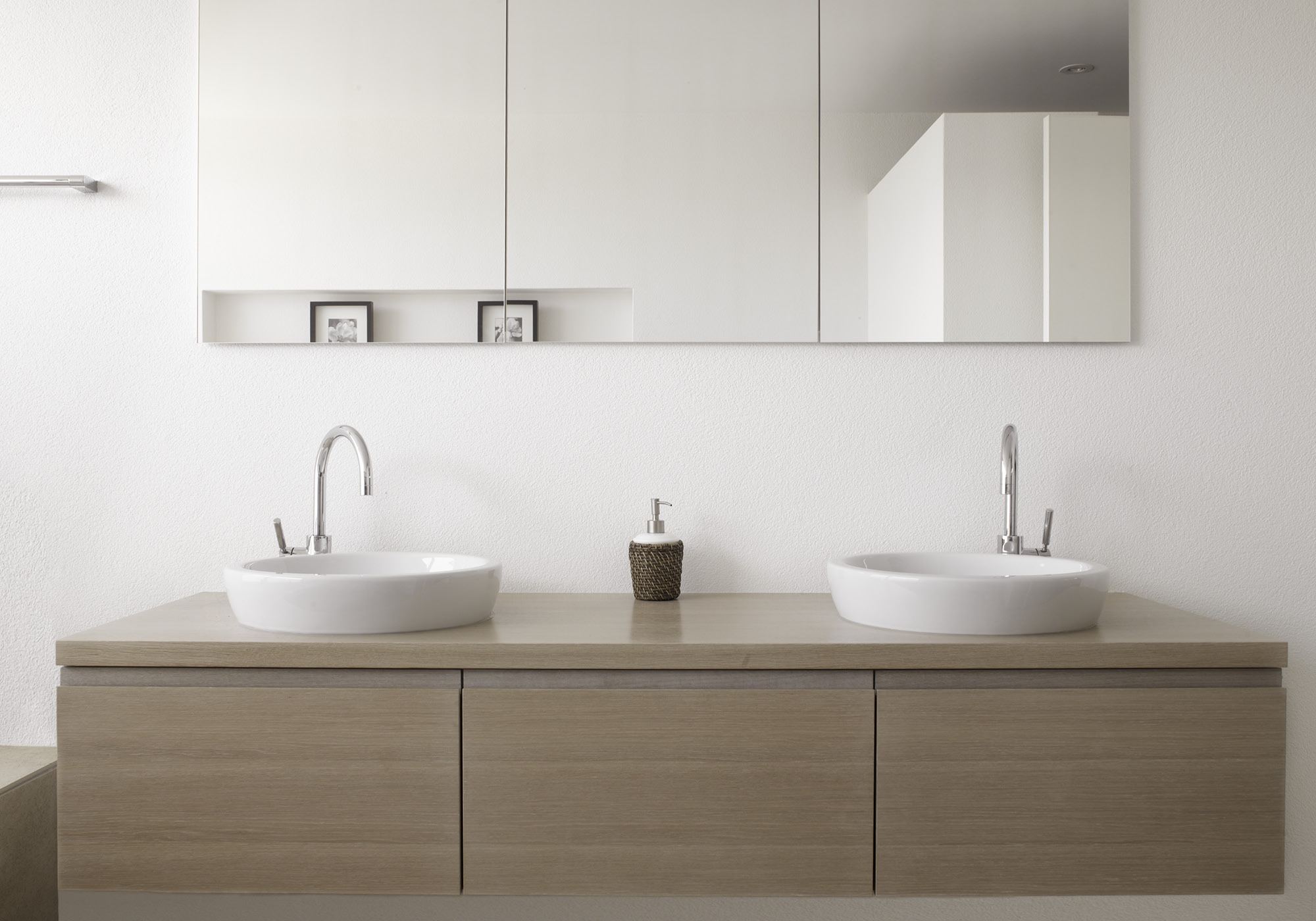Double vanity with timber base unit – Single-family house in Möriken