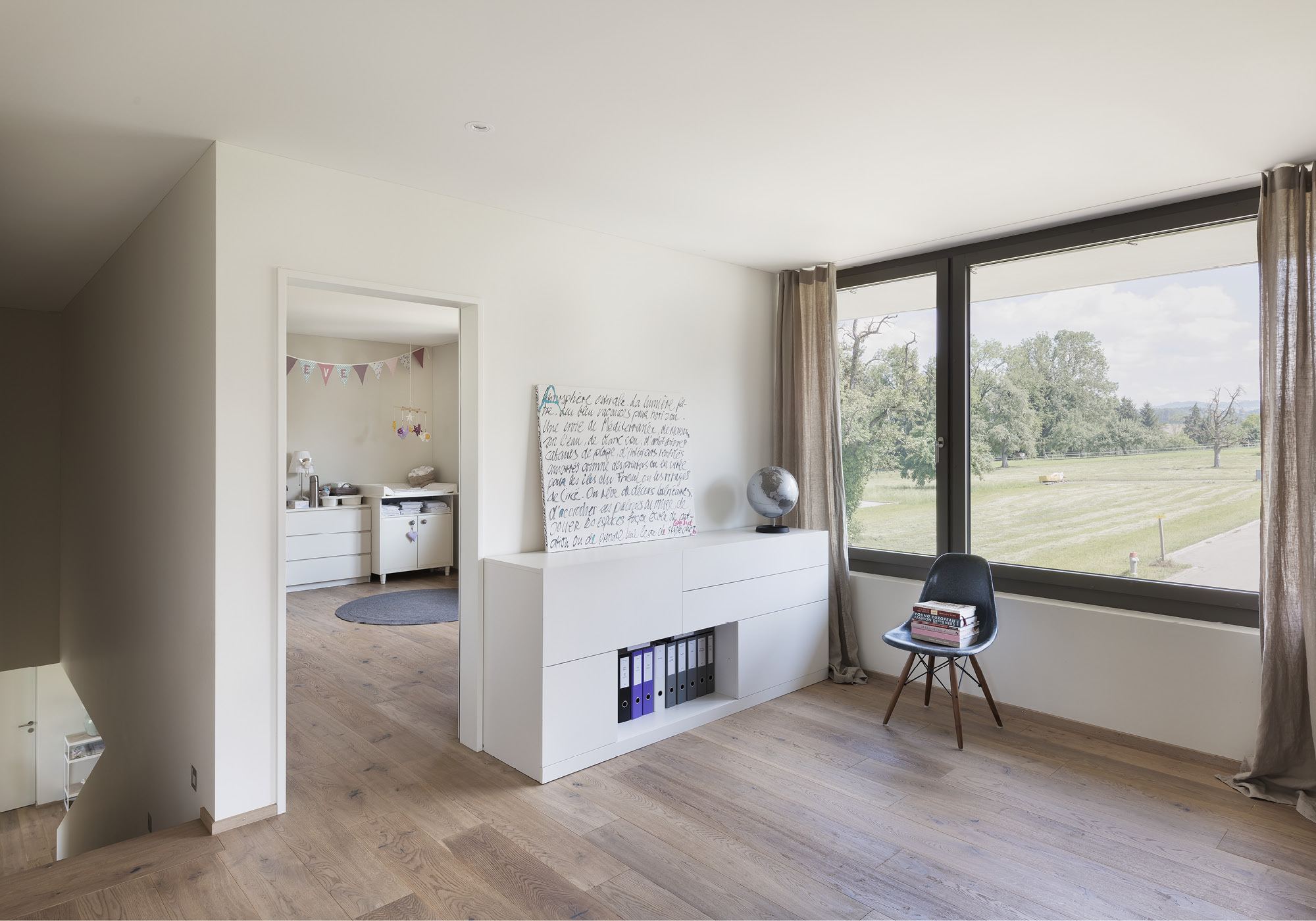 Study with sideboard and window to the countryside – Single-family house in Grüningen