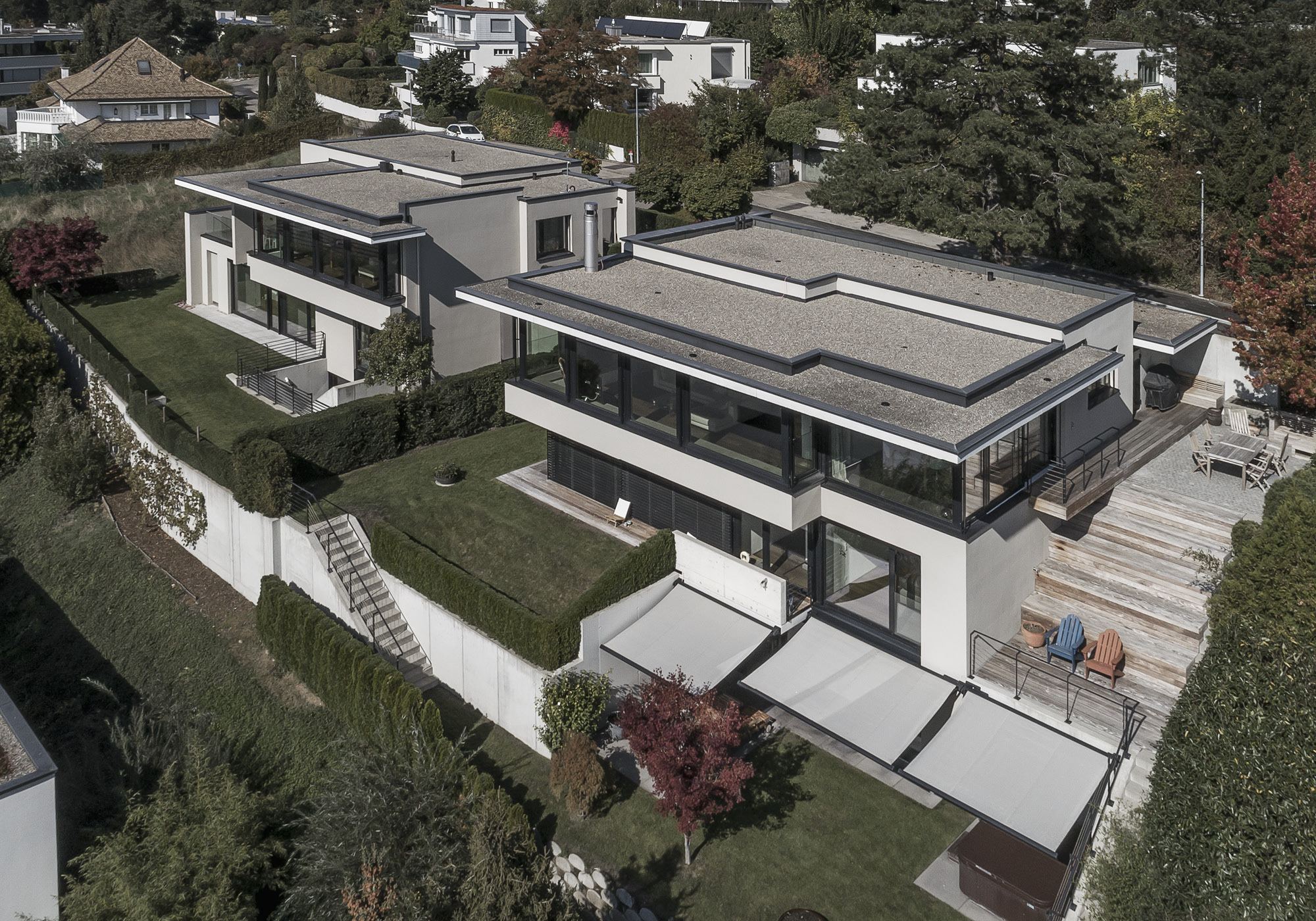 Aerial view of the stepped terraces on the slope – Single-family house in Uitikon