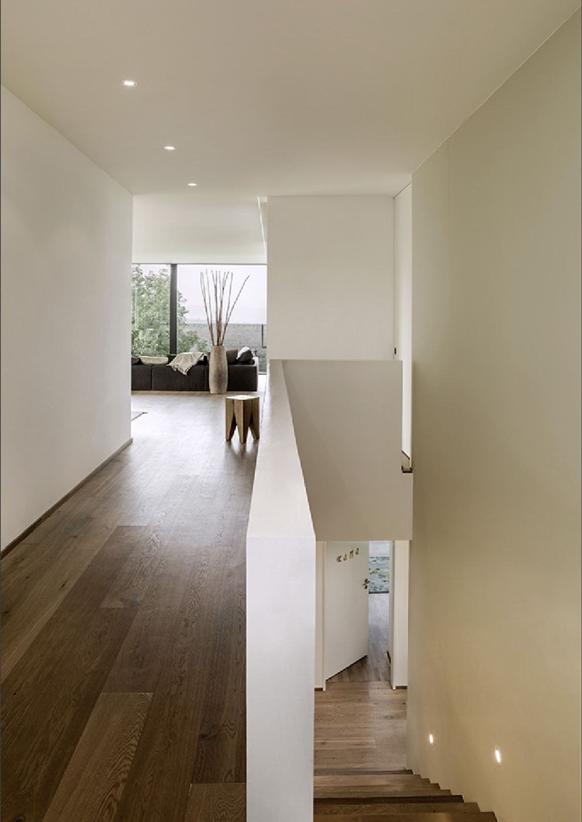 Gallery with timber floor and stair opening – Single-family house in Uitikon
