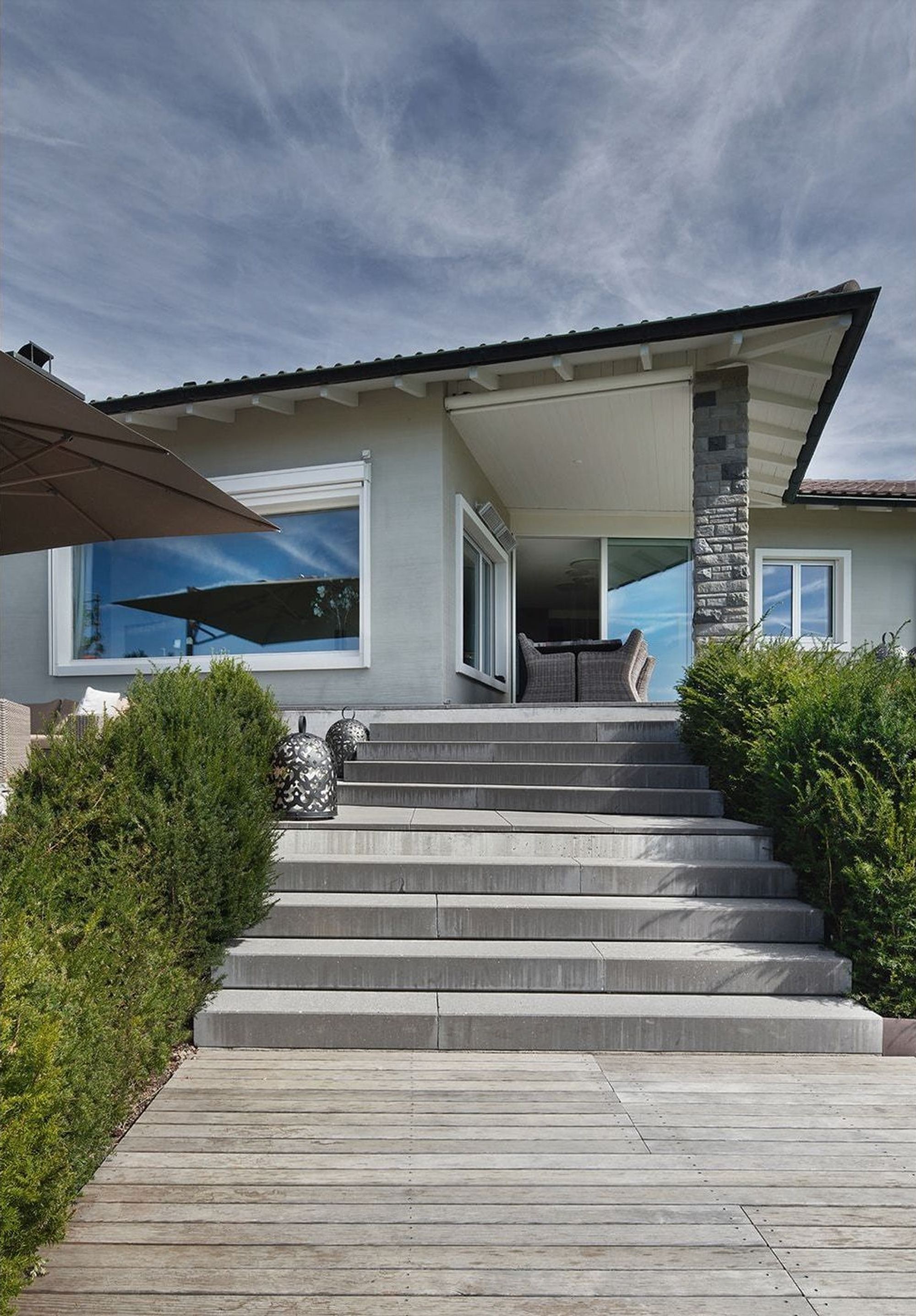 Timber garden steps up to the house – Interiors and landscape, Lufingen