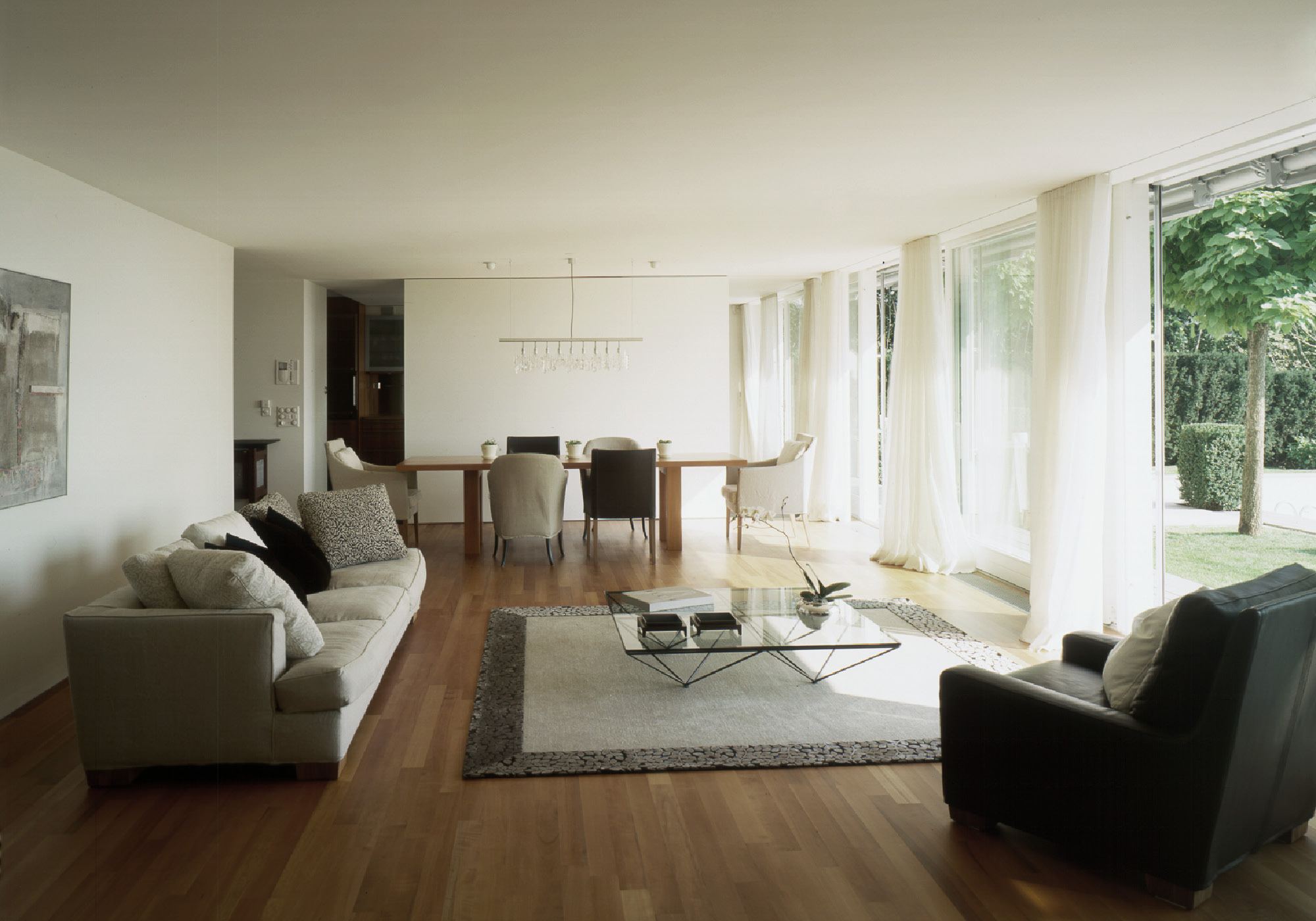 Living space with sofa and dining table – Single-family house