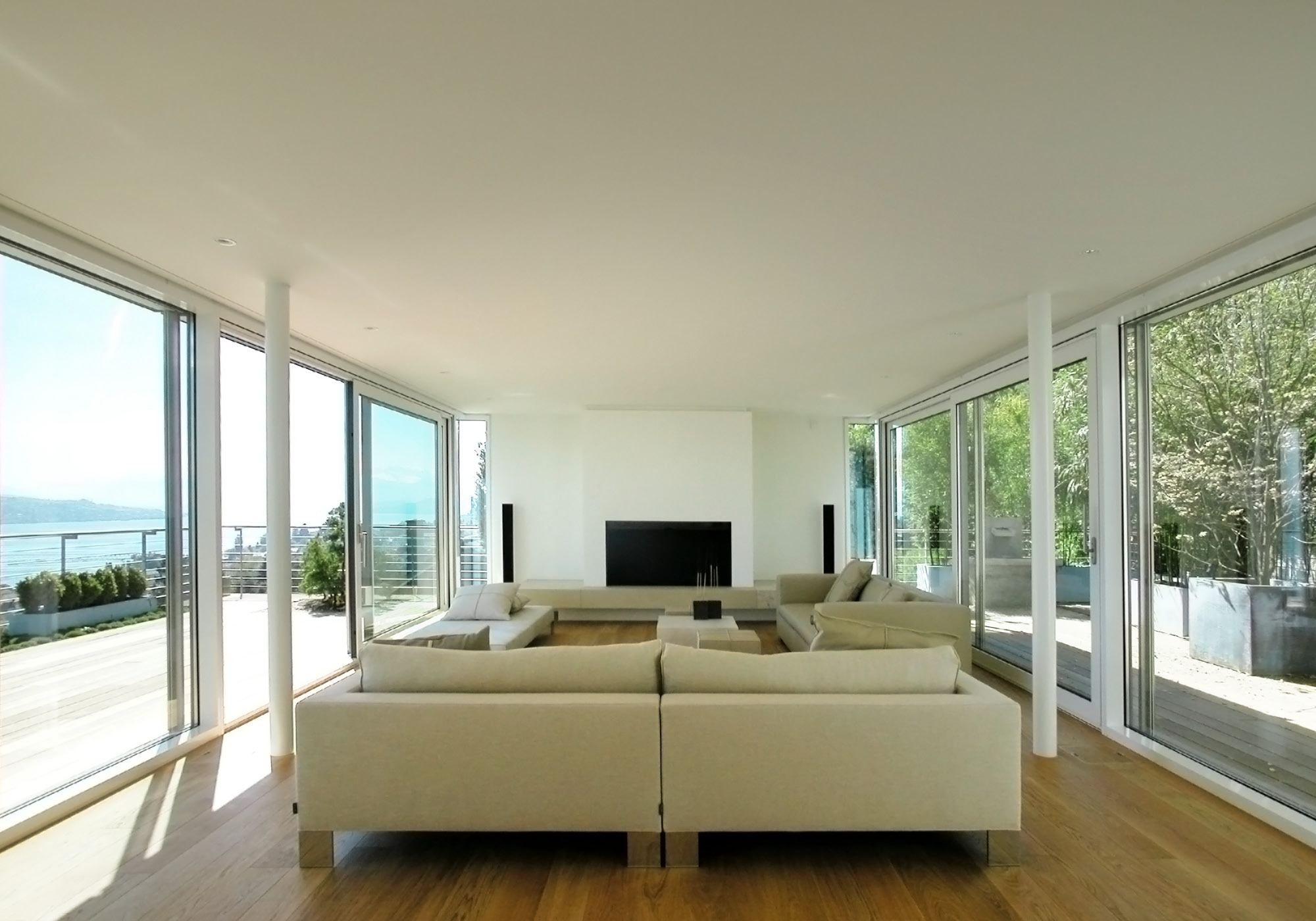 Living room with sofas and lake view – Interiors and landscape, Rüschlikon