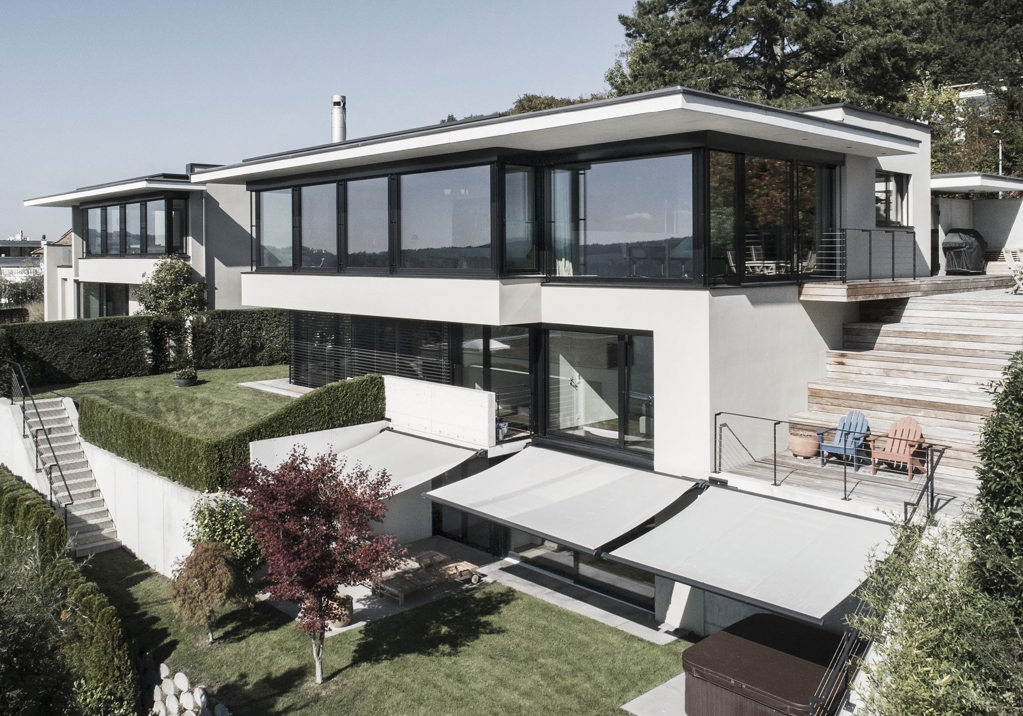 Terraced house on the slope with timber steps – Single-family house in Uitikon