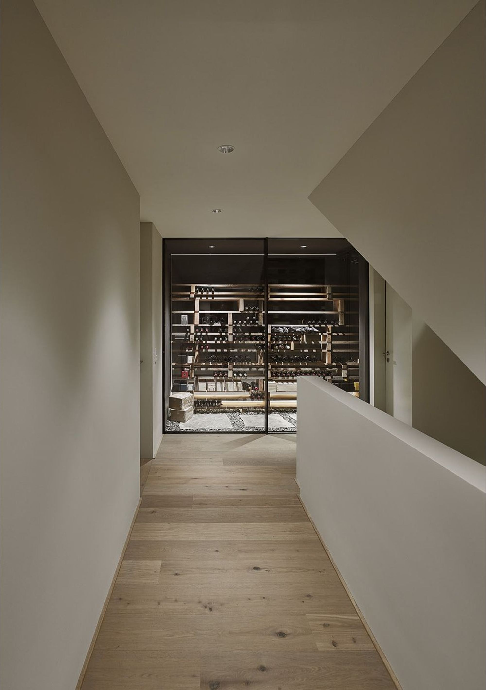 Hallway with view to the wine rack – Single-family house in Uitikon
