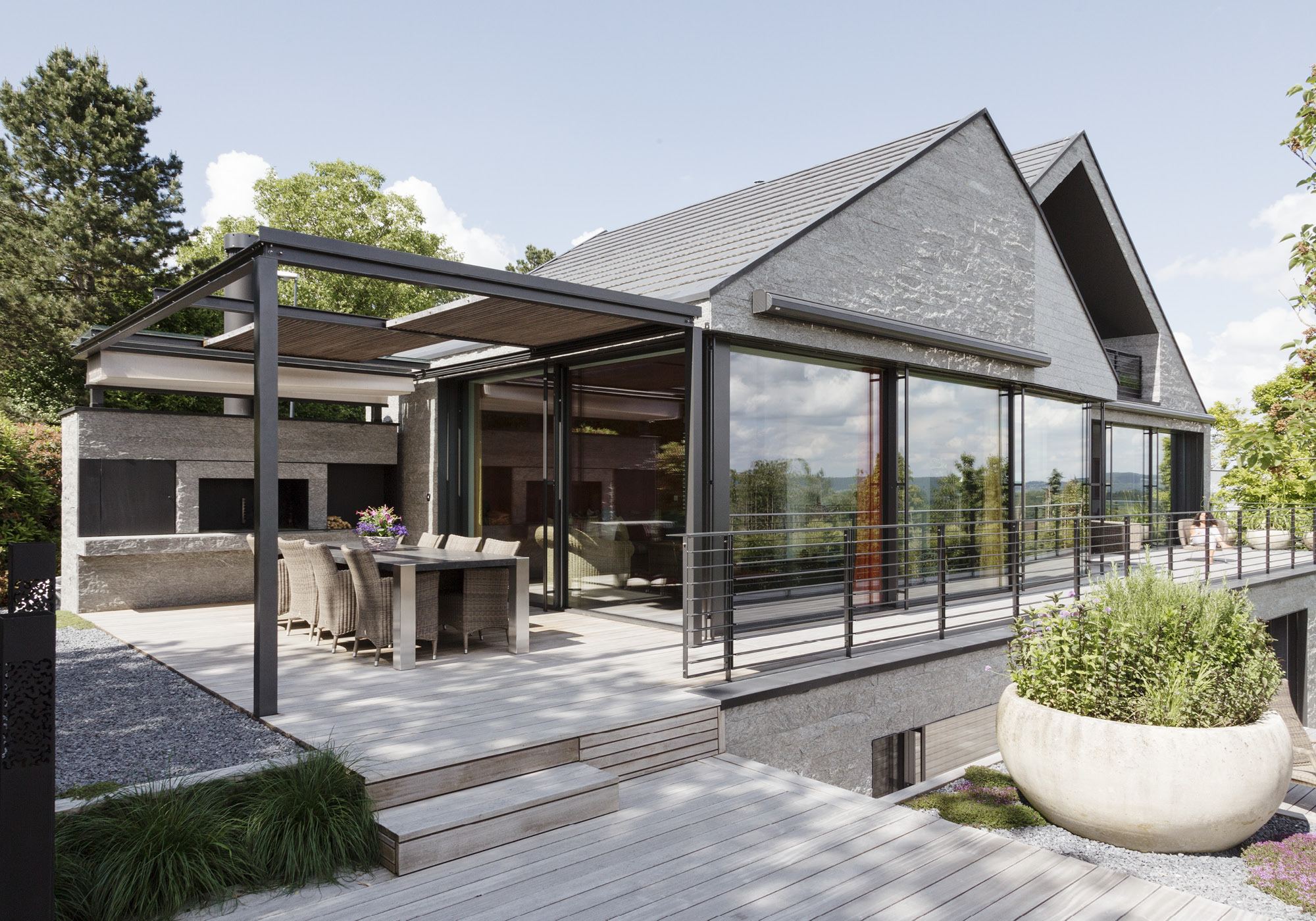 Terrace with pergola in front of the gabled house – Single-family house in Neerach
