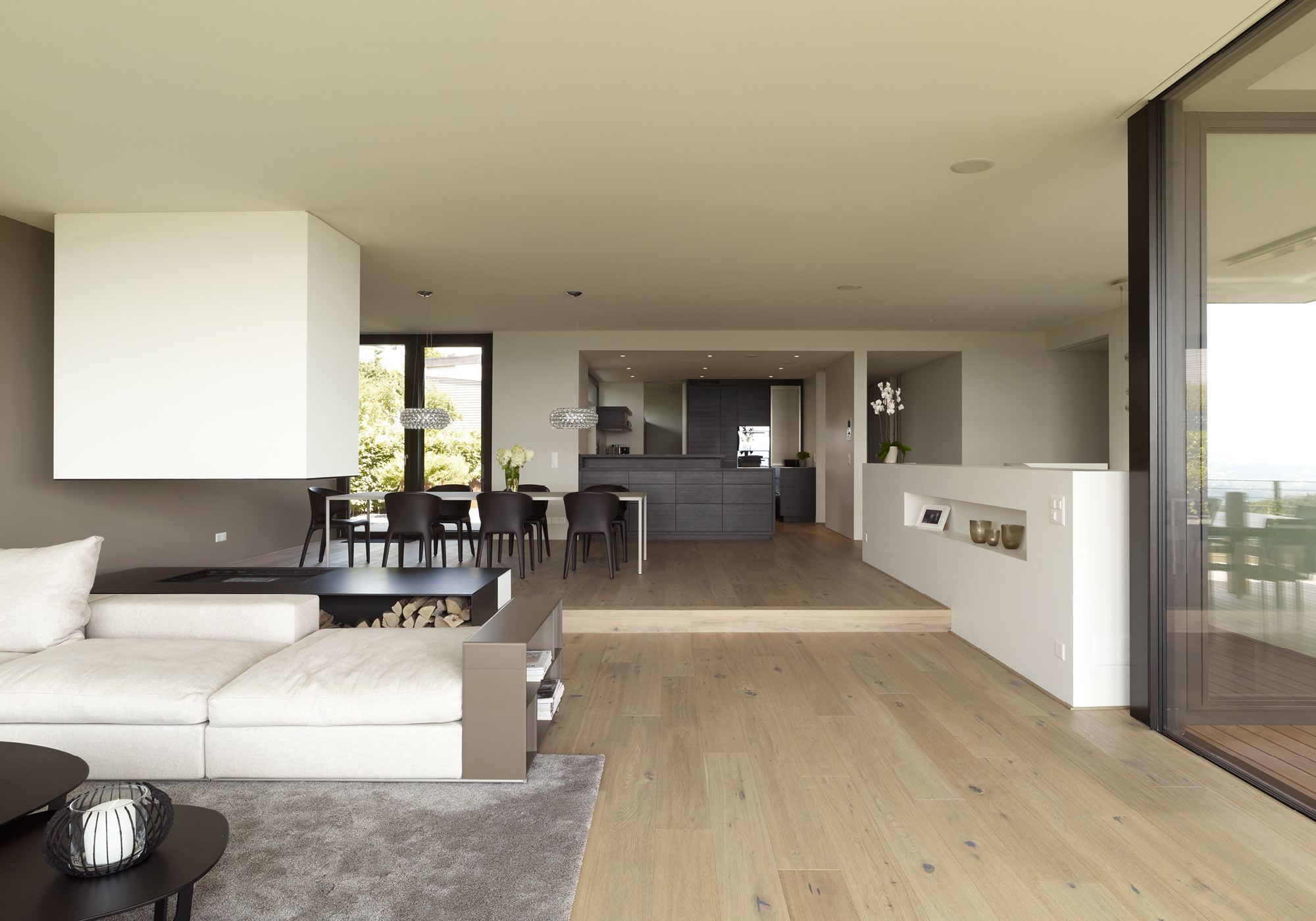 Open living and dining area with kitchen – Single-family house in Oberwil-Lieli