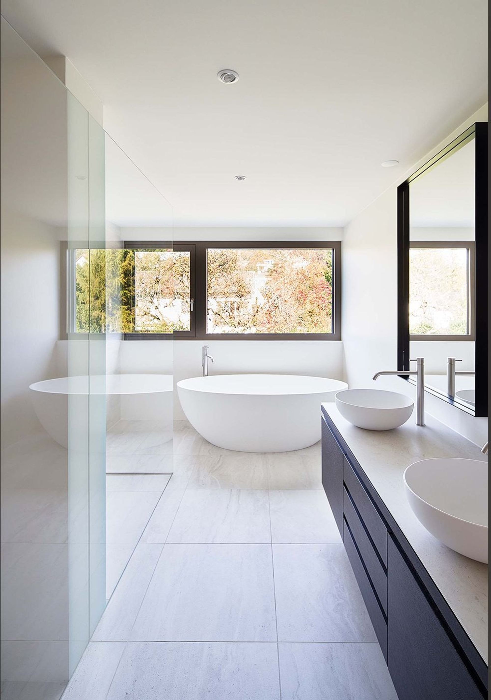 Bathroom with freestanding bath and double washbasin – Interiors and landscape, Zumikon