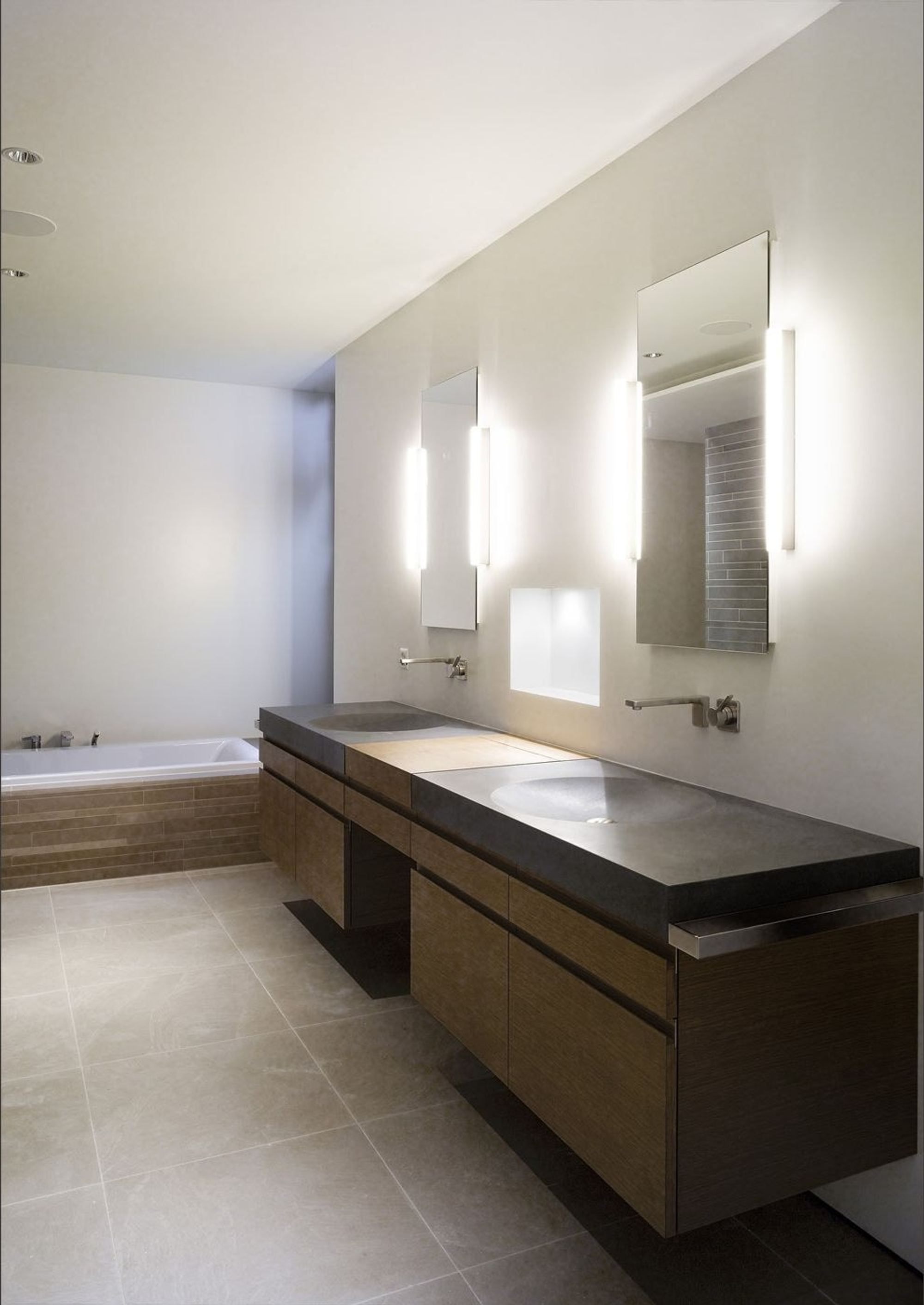 Bathroom with dark vanity and bath – Single-family house in Uitikon