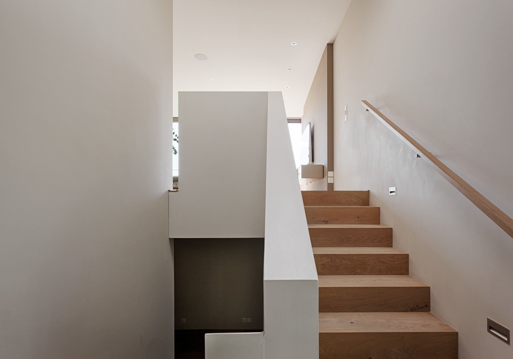 Staircase with timber treads and handrail – Single-family house in Zürich