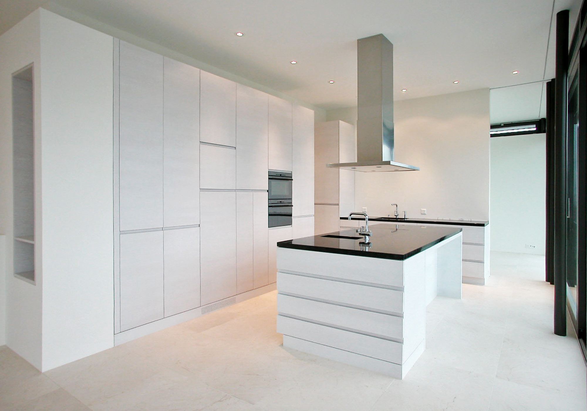 Island with black worktop and extractor hood – Single-family house in Teufen