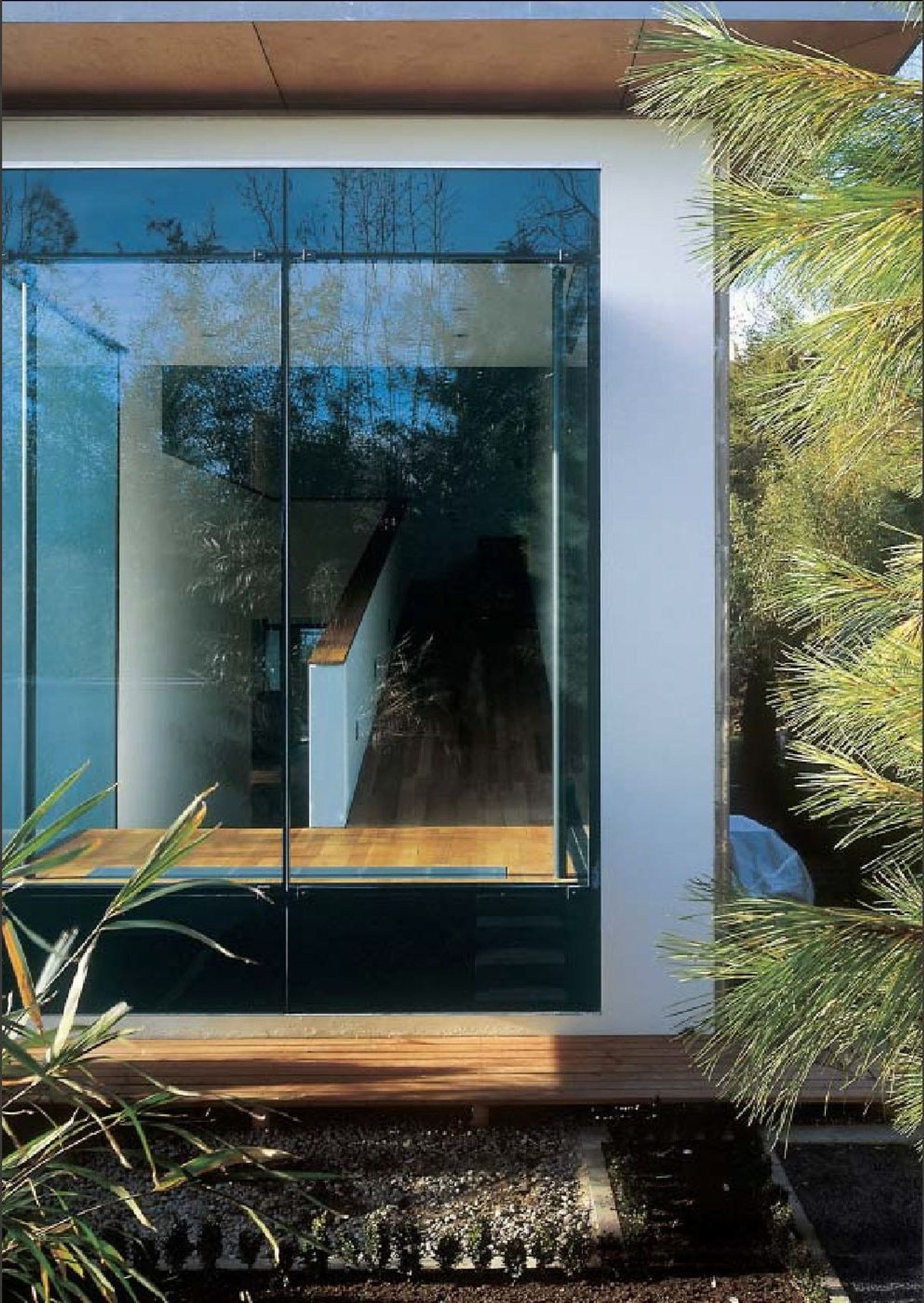 Glass bay window on a white facade – Single-family house