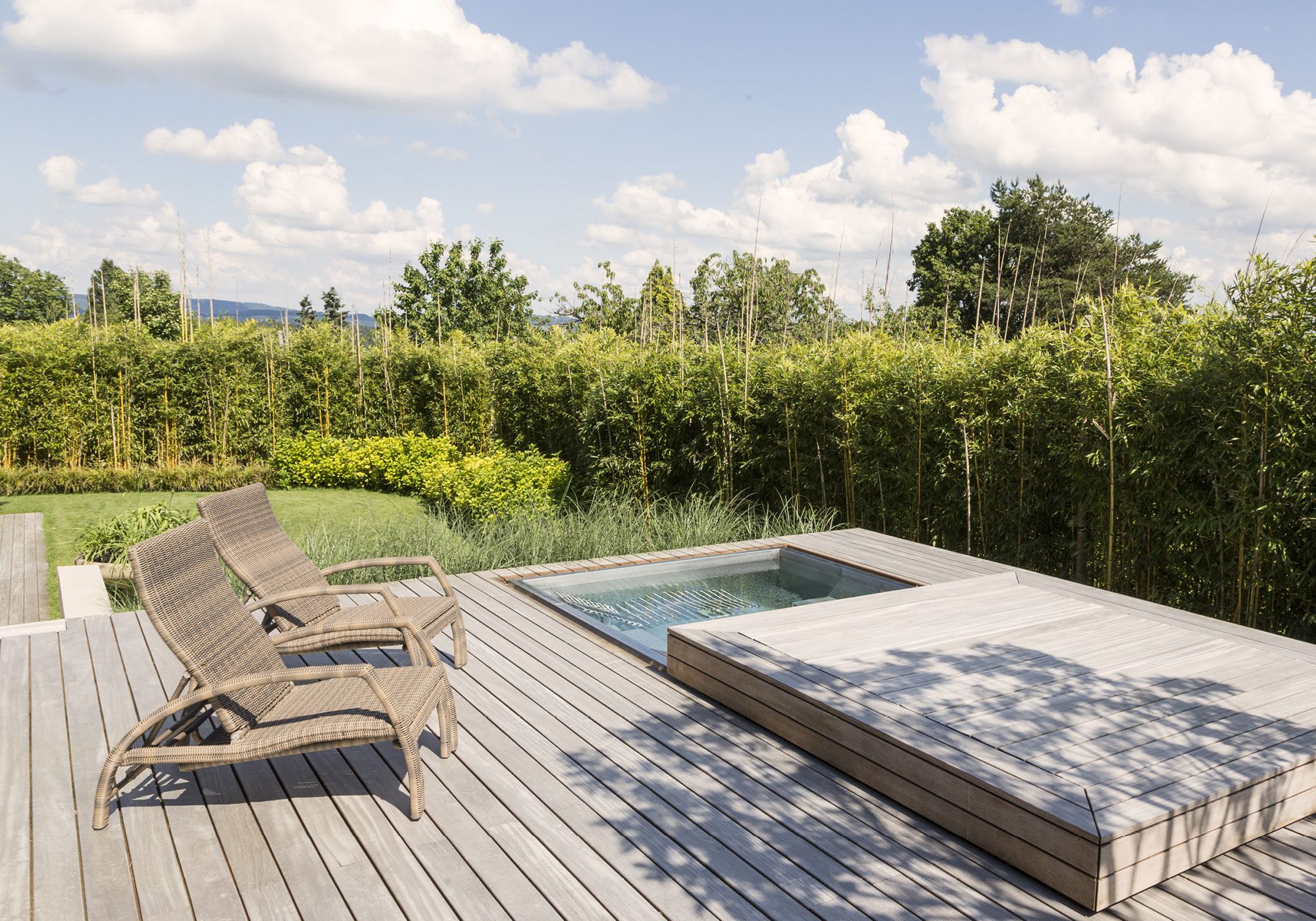 Timber deck with loungers and small pool – Single-family house in Neerach