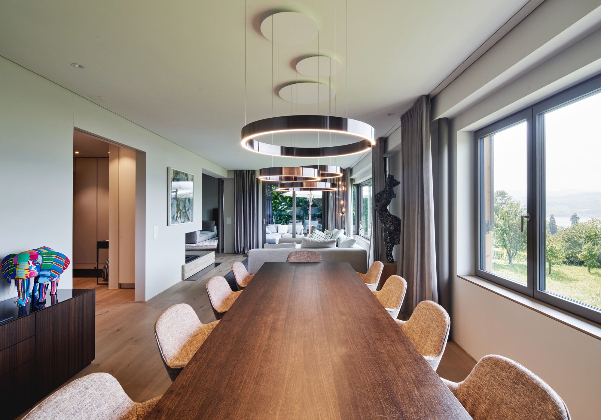 Long timber dining table with ring pendants – Interiors and landscape, Meilen