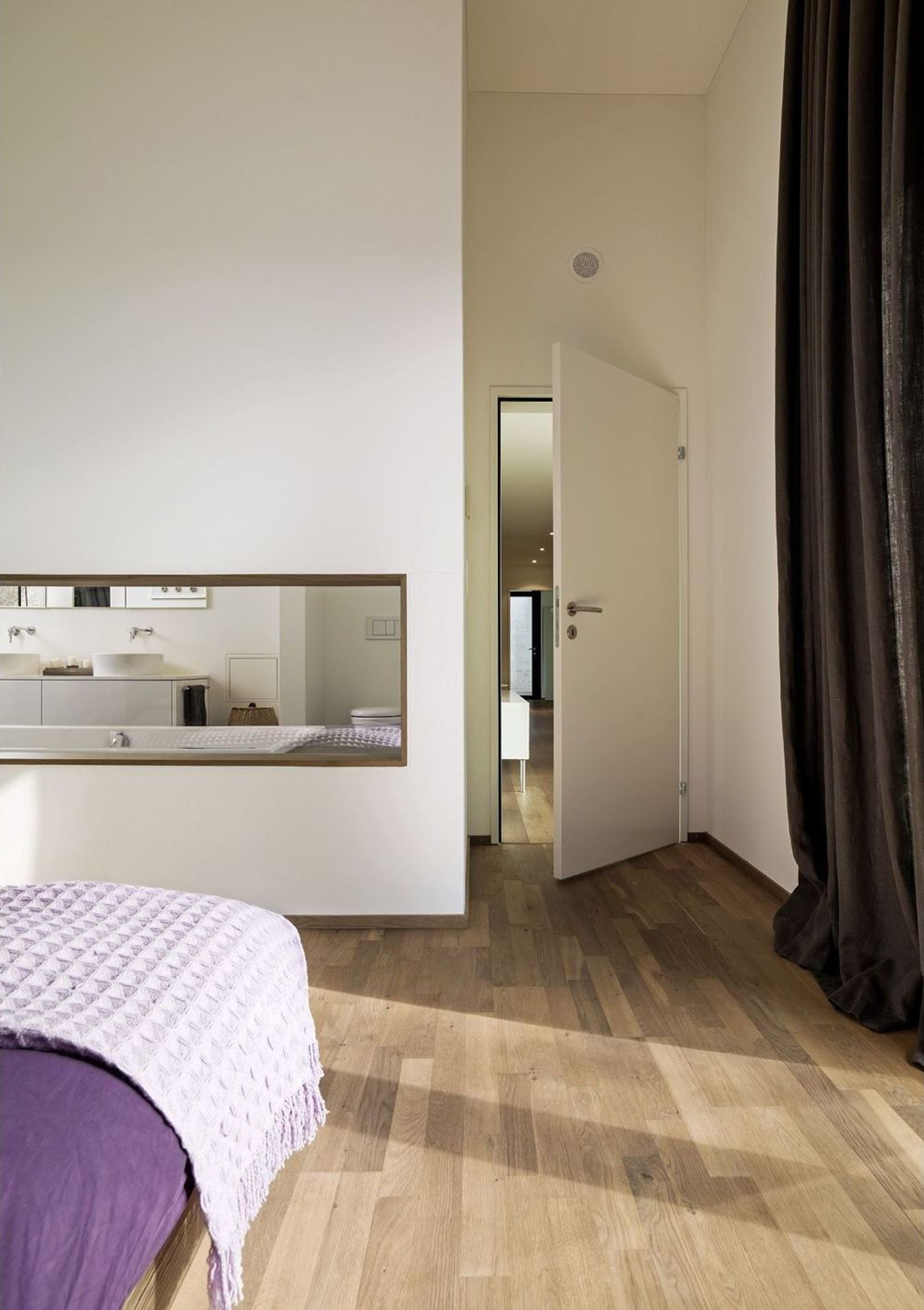 Bedroom with view into the hallway – Single-family house in Uitikon